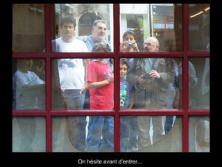 On hésite avant d’entrer…