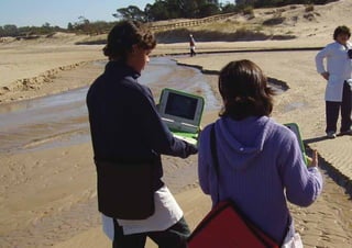 En el camino del Plan CEIBAL




154
 