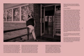 35
34
jo li vaig posar i va estar menjant amb el nen, el nen
entrava i el gos amunt i avall, i el nen amb la piloteta,
era gran però estava tota l'estona amb la piloteta, i a
mi em tenia fregida perquè clar, era d'aquelles pilotes
petites i pensava, ja veuràs com em trenqui alguna
cosa. Potser tenia 16 anys, no et dic que fos petit, mira
es van asseure allà fora, van dinar tranquil·lament, va
venir en José de treballar i va estar parlant amb ella
i tot. Doncs en un moment que em vaig entrar a la
cuina van desaparèixer, van marxar sense pagar, t'ho
CULTURA / Entrevista
prometo, ha sigut l'única persona que ha marxat sen-
se pagar, però ja et dic que jo vaig mirar per aquí fora
i pensava que hi hauria una càmera oculta, t'ho juro.
Mira no sé d'on van sortir ni sé per on van marxar
perquè jo quan vaig sortir fora ja no estaven. En José
va entrar dintre un moment, clar el bar és molt gran
i estàvem els dos sols, i quan vaig entrar a la cuina
i vaig sortir a fora i li vaig preguntar en José que on
estava la dona amb la pamela, que no se la va treure
ni un moment, ni per dinar, i que on estava la dona
aquella amb un chiuaua d'aquells petits, ja et dic,
de pel·lícula, i va desaparèixer i mai més l'he tornat
a veure, es va fer un fart de menjar, encara sort que
tampoc tenim gambes ni escamarlans, però va
menjar tranquil·lament, va parlar amb nosaltres
i ens va explicar moltes coses i després va marxar
sense pagar, però és que eren d'aquelles persones
que et preguntes que d'on ha sortit, saps? Amb la
pamela, un vestit verd... semblava de les pel·lícules
d'Almodóvar, doncs igual. Va menjar i va marxar.
Després, a part d'aquesta m'han passat moltíssimes
i amb gent d'aquí, però ara mateix no em preguntis el
què perquè no me'n recordo, però sí que m'han passat
moltes coses.
De tema treballadors?
Bueno, de treballadors que he tingut la veritat és que
he tingut un vincle molt bo amb tots, n’he tingut pocs:
la Dolors, que estava amb mi, que era la mare d'un
amic d'en Genís i després la Jeni. També he tingut a
la Paula, la Paula que no tenia feina i mira, ara està en
l'hostaleria, arran d'estar aquí... mira, va venir amb
en Genís, que venia de festa, i jo estava amb molta
feina i em va dir que si volia m'ajudava i jo li vaig dir
que si volia començar jo li ensenyava, i sí sí, ara està
treballant en l'hostaleria. Li vaig ensenyar a fer el cafè,
això sí, per mi el cafè ha sigut una prioritat, que a mi
m'ha agradat molt el cafè i la meva cafetera, a que sí?
He anat a cursos i tot, perquè m'encanta el cafè i ahir
li deia a en José que trobaré a faltar fer tants cafès,
perquè jo ja tinc una màquina d'aquestes a casa, i el
cafè sí que ho trobaré a faltar, això de fer cada dia el
cafè i intentar fer-ho a cada un el millor possible i al
gust de cadascú, sobretot. Doncs això si, el vincle del
cafè, i amb les mames que venien i li feies el millor
possible. I el que et deia, la Paula, li vaig ensenyar a
fer el cafè, tots, tots sabem, tots hem anat a cursets,
que sembla una tonteria però no ho és, i després he
tingut a la Jeni, que ja ho sabeu tots, porta doncs cinc
anys ja, i també, tot el món la coneix també. Totes les
que he tingut han sigut gent del poble, l'única que no
és la Jeni i també ha sigut com si estigués aquí, com si
visqués aquí.
I tinc contacte amb elles i tot, és que és molt familiar,
no és com un bar de Girona que entra un i als dos
dies entra un altre i no els coneixes, aquí no, aquí ens
coneixem tots.
Llavors també estan els avis que fan activitats, els que
fan manualitats, també els de la coral i tots ells, que
també m'emporto d'ells un munt. Que tenia aquí mol-
ta feina i em demanaven un cafè. Els del ball també,
tinc un vincle molt bo amb tots ells. També he après
molt i m'emporto una agenda...
 