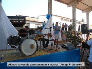 Alunos da escola apresentaram a música “Amiga Professora”
 