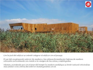Con la piel del edificio se intentó integrar el edificio con el paisaje.
El uso del revestimiento exterior de madera y las...