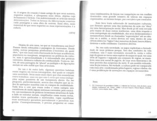 to. A origem da criação é mais antiga do que seus autores,
supostos sujeitos, e ultrapassa suas obras, objetos cujo
fechamento é fictício. Um indeterminado se articula nessas
determinações Todas as formas da diferenciação remetem
cada passagem a uma obra de outrem. Essa obra, mais
essencial do que seus suportes ou suas representações. é a
cultura.
[1974]
Depois de seis anos, no que se transformou um livro?
Passos ainda esboçados e paisagens de travessias. Desde
então, outras pesquisas produziram L'invention du quoti-
dien,
1
que não mais está relacionada às formas acadêmicas,
populares ou marginais, imaginárias ou políticas da cultu-
ra, mas à operacionalidade e à virtuosidade das práticas
correntes, dinâmica infinita da cotidianidade. Trata-se, tal-
vez, de uma passagem do "plural" ao múltiplo e de figurações
sociais no solo móbil que elas articulam.
De um e de outro lado, algumas questões habitam
essas viagens em terras estrangeiras, das quais se compõe
uma sociedade. Seria mais exato dizer que elas assombram
e~ses tr~balhos, u,m~ vez que não é certo que essas indaga-
çoes se3am pass1ve1s de um tratamento direto. Eu me
pergunto, particularmente, acerca das relações que as re-
des de operações mantêm com os campos de credibilidade.
Tudo leva a crer que essas redes e esses campos não
constituem de modo algum sistemas coerentes; pelo contrá-
rio, um movimento de práticas browniano atravessa de lado
a lado os estratos sociais, empilhados como numa rocha,
muitas vezes quebrados e misturados, cujos equilíbrios
suas instituições garantem parcialmente e permitem sua
gestão. Conseqüentemente, é preciso perguntar-se como
18
uma combinatória de forças em competição ou em conflito
desenvolve uma grande número de táticas em espaços
organizados. ao mesmo tempo, por coerções e por contratos.
Este livro trata sobretudo de instituições culturais,
que formam apenas uma das instâncias da ação em "obra"
em uma hierarquização social. Mas desde já ele está cercado
pelo exame de duas outras instâncias: uma diria respeito a
uma antropologia da credibilidade, dos seus deslocamentos e
metamorfoses desde as chamadas "superstições" até as ciên-
cias ou a mídia; a outra deveria ser vista dentro de uma
ciência lática (ou "lógica") das maneiras defazer. lancesfelizes,
destreza e ardis cotidianos. Canteiros abertos.
Se, em cada sociedade, os jogos explicitam a formali-
dade de suas práticas porque, fora dos combates da vida
cotidiana, não é mais necessário escondê-la, então o velho
jogo do ganso se torna uma espécie de mapa no qual, em uma
série de lugares e segundo um conjunto de regras, se mani-
festa uma arte social de jogá-lo, de críar seus itinerários e de
tirar proveito das surpresas da sorte. É um modelo reduzido,
uma ficção teórica. Na verdade, a cultura pode ser comparada
com essa arte, condicionadapelos lugares, regras e dados; ela
é uma proliferação de invenções em espaços circunscritos.
[1980]
Nota
1. Cf. L'inventíon du quotidien (1980): t. 1. Michel de Certeau, Arts defaire, nova
edição, Gallimard, col. "Folio", 1990; t. II Luce Giard e Pierre Mayol, Habiter;
cuisiner, nova edição. ibid., 1994.
19
 