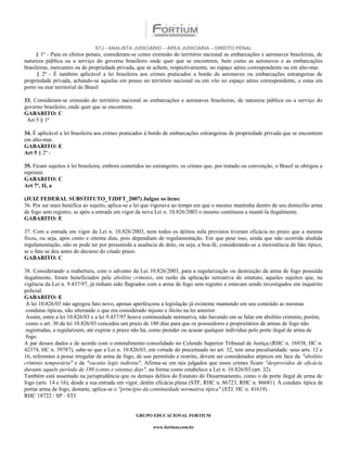 STJ - ANALISTA JUDICIÁRIO – ÁREA JUDICIÁRIA – DIREITO PENAL
     § 1º - Para os efeitos penais, consideram-se como extensão do território nacional as embarcações e aeronaves brasileiras, de
natureza pública ou a serviço do governo brasileiro onde quer que se encontrem, bem como as aeronaves e as embarcações
brasileiras, mercantes ou de propriedade privada, que se achem, respectivamente, no espaço aéreo correspondente ou em alto-mar.
      § 2º - É também aplicável a lei brasileira aos crimes praticados a bordo de aeronaves ou embarcações estrangeiras de
propriedade privada, achando-se aquelas em pouso no território nacional ou em vôo no espaço aéreo correspondente, e estas em
porto ou mar territorial do Brasil

33. Consideram-se extensão do território nacional as embarcações e aeronaves brasileiras, de natureza pública ou a serviço do
governo brasileiro, onde quer que se encontrem.
GABARITO: C
 Art 5 § 1º

34. É aplicável a lei brasileira aos crimes praticados à bordo de embarcações estrangeiras de propriedade privada que se encontrem
em alto-mar.
GABARITO: E
Art 5 § 2º -

35. Ficam sujeitos à lei brasileira, embora cometidos no estrangeiro, os crimes que, por tratado ou convenção, o Brasil se obrigou a
reprimir.
GABARITO: C
Art 7º, II, a

(JUIZ FEDERAL SUBSTITUTO_TJDFT_2007) Julgue os itens:
36. Por ser mais benéfica ao sujeito, aplica-se a lei que vigorava ao tempo em que o mesmo mantinha dentro de seu domicílio arma
de fogo sem registro, se após a entrada em vigor da nova Lei n. 10.826/2003 o mesmo continuou a mantê-la ilegalmente.
GABARITO: E

37. Com a entrada em vigor da Lei n. 10.826/2003, nem todos os delitos nela previstos tiveram eficácia no prazo que a mesma
fixou, ou seja, após cento e oitenta dias, pois dependiam de regulamentação. Em que pese isso, ainda que não ocorrida aludida
regulamentação, não se pode ter por presumida a ausência de dolo, ou seja, a boa-fé, considerando-se a inexistência de fato típico,
se o fato se deu antes do decurso do citado prazo.
GABARITO: C

38. Considerando a reabertura, com o advento da Lei 10.826/2003, para a regularização ou destruição da arma de fogo possuída
ilegalmente, foram beneficiados pela abolitio criminis, em razão da aplicação retroativa do estatuto, aqueles sujeitos que, na
vigência da Lei n. 9.437/97, já tinham sido flagrados com a arma de fogo sem registro e estavam sendo investigados em inquérito
policial.
GABARITO: E
 A lei 10.826/03 não agregou fato novo, apenas aperfeiçoou a legislação já existente mantendo em seu conteúdo as mesmas
 condutas típicas, não alterando o que era considerado injusto e ilícito na lei anterior.
 Assim, entre a lei 10.826/03 e a lei 9.437/97 houve continuidade normativa, não havendo em se falar em abolitio criminis, porém,
 como o art. 30 da lei 10.826/03 concedeu um prazo de 180 dias para que os possuidores e proprietários de armas de fogo não
 registradas, a regularizem, até expirar o prazo não há, como prender ou acusar qualquer indivíduo pelo porte ilegal de arma de
 fogo.
A par desses dados e de acordo com o entendimento consolidado no Colendo Superior Tribunal de Justiça (RHC n. 16938, HC n.
42374, HC n. 39787), sabe-se que a Lei n. 10.826/03, em virtude do preceituado no art. 32, tem uma peculiaridade: seus arts. 12 e
16, referentes à posse irregular de arma de fogo, de uso permitido e restrito, devem ser considerados atípicos em face da "abolitio
criminis temporária" e da "vacatio legis indireta". Afirma-se em tais julgados que esses crimes ficam "desprovidos de eficácia
durante aquele período de 180 (cento e oitenta) dias", na forma como estabelece a Lei n. 10.826/03 (art. 32).
Também está assentado na jurisprudência que os demais delitos do Estatuto do Desarmamento, como o de porte ilegal de arma de
fogo (arts. 14 e 16), desde a sua entrada em vigor, detêm eficácia plena (STF, RHC n. 86723, RHC n. 86681). À conduta típica de
portar arma de fogo, destarte, aplica-se o "princípio da continuidade normativa típica" (STJ, HC n. 41619).
RHC 18722 / SP - STJ


                                                 GRUPO EDUCACIONAL FORTIUM

                                                         www.fortium.com.br
 