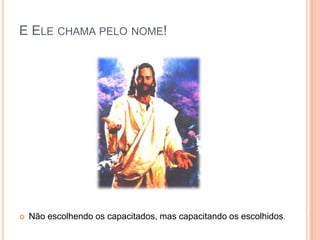 E Ele chama pelo nome!Não escolhendo os capacitados, mas capacitando os escolhidos...Vamos cantar e refletir...Tu te abeiraste na praiaNão buscaste nem sábios, nem ricosSomente queres que eu te siga....Senhor, Tu me olhaste nos olhosA sorrir, pronunciaste meu nomeLá na praia, eu deixei o meu barcoJunto a Ti, buscarei outro marTu sabes bem que em meu barcoEu não tenho espadas nem ouroSomente redes e o meu trabalho...