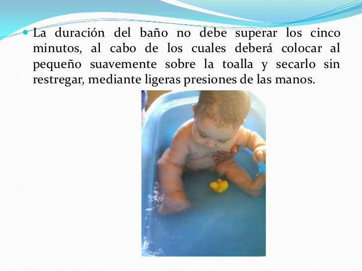 La mujer bebe todo el tiempo