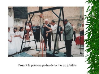 Posant la primera pedra de la llar de jubilats 