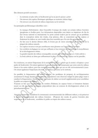 47 
Des éléments positifs ressortent : 
- Le territoire est plus riche en biodiversité qu’on ne peut le penser a priori 
- On retrouve des espèces floristiques spécifiques au territoire (chênes liège) 
- On retrouve une diversité de milieux importante sur le territoire 
Les principales problématiques identifiées sont : 
- Le manque d’information : dans l’ensemble il manque des études sur certains milieux forestiers 
(peupleraies et feuillus purs). Les informations disponibles sont datées ou imprécises du fait de 
leur niveau national ou international. Le point central soulevé par les acteurs est un problème 
dans la conception même des études, trop précises, elles se concentrent sur les espèces et 
finalement les milieux ne sont étudiés dans leur ensemble que s’ils sont dits remarquables. 
- En lien avec le dernier élément ciblé, il n’existe pas de vision scientifique de l’évolution de la 
plupart des milieux naturels. 
- Les espèces invasives sont peu nombreuses mais gênantes sur l’ensemble du territoire 
- Les corridors écologiques ne sont pas suffisants et leur existence est menacée par le morcellement 
lié au développement urbain. 
- La grande majorité des milieux remarquables associés aux forêts se situent en « forêt cultivée » 
- La forêt cultivée ne laisse pas suffisamment la place à la diversité des espèces sur les parcelles. 
En conclusion, on retient l’importance de la notion de « milieux » plutôt que la notion « d’espèces » pour 
parler de biodiversité. On retient également la grande disparité de connaissance qui existe entre les milieux 
classés et les autres milieux, peut-être moins remarquables mais qui ont un rôle environnemental à jouer. 
On retient également l’importante diversité des milieux qui existe sur le territoire. 
En parallèle, la fréquentation des milieux entraine des problèmes de propreté, de sur-fréquentation 
(notamment la frange dunaire). D’importantes dégradations sont observées malgré les plans plage visant à 
canaliser la fréquentation. Ainsi il apparaît nécessaire de réaliser un travail supplémentaire pour sensibiliser 
le public aux respects des milieux. 
Toujours en lien avec l’augmentation du nombre d’habitant, les espaces boisés et formations linéaires 
jouent un rôle de corridor écologique prépondérant dans un contexte de développement urbain et de 
périurbanisation forte. 
Ainsi, il est important d’améliorer la connaissance environnementale des différents milieux, et de préserver 
la qualité environnementale des milieux forestiers. (Proposer des modes de gestion forestière plus 
respectueux de la biodiversité, sensibiliser le public au respect des milieux ruraux) 
 