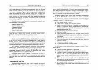 302 CÓMPUTOS Y PRESUPUESTOS
tuvo Obras Sanitarias de la Nación como organismo rector en todo este
tema, ha creado realmente una escuela sanitaria, una técnica específica y
una manera de computar. Algunos organismos provinciales independientes
basan sus normas en las de OSN. y aun en aquellos casos en que el orga­
nismo nacional, o los provinciales, no tengan jurisdicción, es prudente pro­
yectar conforme con esas normas en razón de su calidad técnica, y por la
circunstancia de que tal vez, en el futuro, la red interna pueda ser conectada
a una eventual red pública.
Desde los puntos de vista funcional y constructivo, la instalación sani­
taria se divide en cuatro sistemas:
a) servicio de agua fría;
b) servicio de agua caliente;
c) desagües cloacales;
d) desagües pluviales;
e) servicio de incendio.
Nota: Se agrega el servicio contra incendios, que formaría parte de las obras
sanitarias, siempre que el medio de ataque sea el agua corriente.
Cuando se privatiza OSN. la Legislatura de la Ciudad de Buenos Aires,
el 08/10/1998, aprueba el proyecto de modificación del Código de la Edi­
ficación, para que contenga las disposiciones técnicas que restablezcan el
control de las instalaciones sanitarias internas de los edificios, en un todo de
acuerdo a los reglamentos y normas que al efecto había dictado la ex-OSN.
En el proyecto de grandes conjuntos de edificios -como complejos
habitacionales, establecimientos militares, construcciones industriales, etc-
aparecen las redes externas de provisión de agua y desagües, con eventua­
les desagües pluviales y redes de incendio, que se agregan como nuevos
sistemas, independientes de los señalados más arriba.
El cómputo métrico se hará dividiendo la instalación en los cuatro ru­
bros señalados, con más el incendio si corresponde. Las redes externas,
cuando las haya, serán objeto de un cómputo independiente (uno para cada
sistema).
a) Provisión de agua fría
La conexión a la red externa: desde la férula -sobre el caño maestro
de la calle- hasta la llave de paso maestra (en la vereda) se extiende la co­
INSTAlACIONES rOMPI.EMENTARIAS 303
nexión exterior, y desde aquella a la llave de paso general (en el límite in­
terior de la propiedad), se desarrolla la cañería de enlace (medidor median­
te), cuyos elementos se considerarán como formando parte de la red ex­
terna y se computan con ella, sea ésta pública o privada.
A partir de la llave de paso -incluida ésta- comienza la cañería interna
de agua fría del edificio. En ella habrá que separar con el fin de su cómputo:
1) Alimentación: incluye la cañería comprendida entre la llave de paso
y tanque de reserva y/o tanque de bombeo:
• Llave de paso, en pilar o nicho.
• Cañería entre la llave de paso y tanque de bombeo.
• Equipo de bombeo: formado por el tanque de bombeo, el grupo de
bombas y el conjunto de válvulas entre las bombas y las juntas elás­
ticas (en esta cañería, computar las piezas como curvas, tes, juntas
elásticas, uniones dobles, etc.).
• Tapas herméticas para el tanque de bombeo.
• Bases para bombas.
• Tablero de bombas y automático entre tanque de reserva y tanque
de bombeo (esta indicación es preventiva: su despiezo corresponde
al electricista).
• Cañería de aspiración entre tanque de bombeo y bombas.
• Cañería de alimentación (de impulsión), entre las juntas elásticas y
el tanque de reserva.
• Tapas para el tanque de reserva.
• Los respectivos flotantes de ambos tanques.
2) Distribución: incluye la cañería entre el tanque de reserva y los ar­
tefactos de uso:
• Colector y/o puente de empalme o distribuidor.
• Válvulas esclusas y de limpieza del colector, ruptores de vacío.
• Cañerías de bajada (incluidas las alimentaciones a caldera e inter­
mediario) desde la esclusa del colector hasta el nivel de cada piso y
la llave de paso de cada unidad habitable (cañería distribuidora ex­
terna).
• Cañería de distribución interna de cada unidad, desde su llave de
paso hasta cada uno de los recintos sanitarios, artefactos o canillas
de uso (cañería distribuidora interna).
• La broncería de cada artefacto se computará en un ítem especial
llamado broncería; se incluirán llaves de paso para cada recinto y/o
artefacto aislado.
 