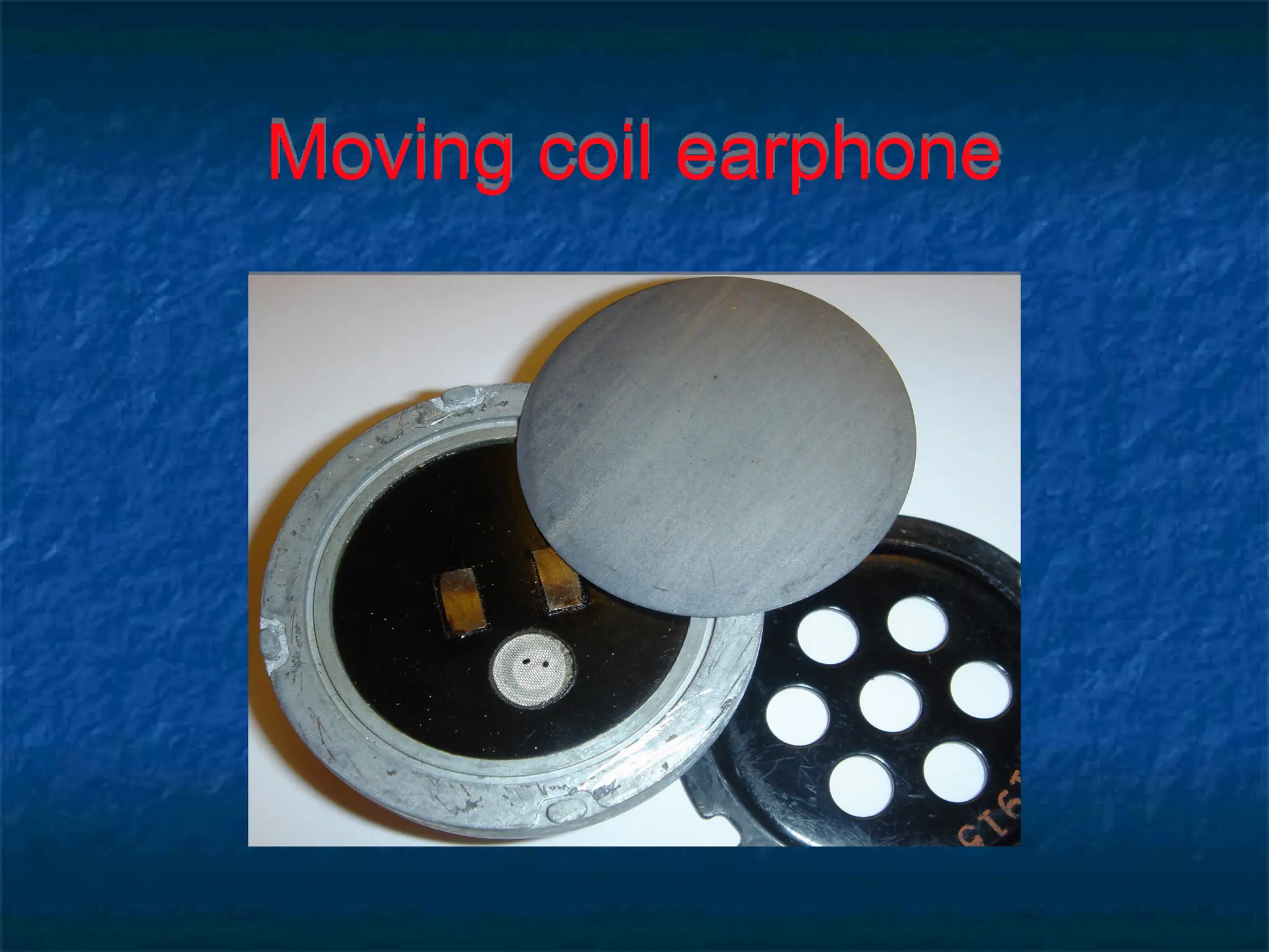 Moving coil earphone
 
