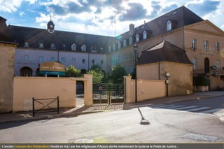 L'ancien Couvent des Visitandines fondé en 1637 par les religieuses d'Autun abrite maintenant le lycée et le Palais de Justice .
 