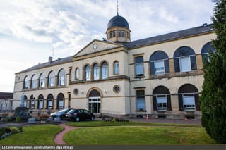Le Centre Hospitalier, construit entre 1843 et 1845.
 