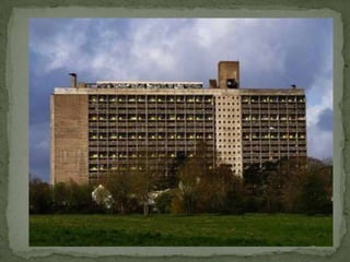 1) Présentation:
La Cité Radieuse de Marseille est une icône de l’oeuvre de le
Corbusier. Construite entre 1948 et 1952 dans le contexte dela
Reconstruction, elle représente l’aboutissement de ses
recherches sur l’habitat et l’architecture moderne.
Située à Marseille, la Cité Radieuse s’inscrit dans les beaux
quartiers du 8e arrondissement. Prenant place dans un parc
de
trois hectares, elle offre un environnement très agréable dans
la
deuxième ville de France, entre les collines et la mer. Avec ses
deux niveaux de services qui comprennent une galerie
marchande avec des commerces de proximité et un hôtel, ainsi
qu’une école maternelle, un gymnase, un solarium, une piscine
et un théâtre en plein air sur le toit, la cité radieuse
propose une
qualité de vie exceptionnelle.
 