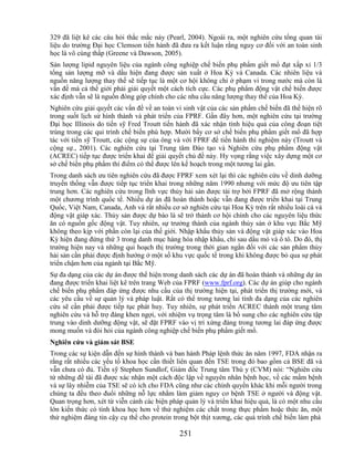329 đã liệt kê các câu hỏi thắc mắc này (Pearl, 2004). Ngoài ra, một nghiên cứu tổng quan tài
liệu do trường Đại học Clemson tiến hành đã đưa ra kết luận rằng nguy cơ đối với an toàn sinh
học là vô cùng thấp (Greene và Dawson, 2005).
Sản lượng lipid nguyên liệu của ngành công nghiệp chế biến phụ phẩm giết mổ đạt xấp xỉ 1/3
tổng sản lượng mỡ và dầu hiện đang được sản xuất ở Hoa Kỳ và Canada. Các nhiên liệu và
nguồn năng lượng thay thế sẽ tiếp tục là một cơ hội không chỉ ở phạm vi trong nước mà còn là
vấn đề mà cả thế giới phải giải quyết một cách tích cực. Các phụ phẩm động vật chế biến được
xác định vẫn sẽ là nguồn đóng góp chính cho các nhu cầu năng lượng thay thế của Hoa Kỳ.
Nghiên cứu giải quyết các vấn đề về an toàn vi sinh vật của các sản phẩm chế biến đã thể hiện rõ
trong suốt lịch sử hình thành và phát triển của FPRF. Gần đây hơn, một nghiên cứu tại trường
Đại học Illinois do tiến sỹ Fred Troutt tiến hành đã xác nhận tính hiệu quả của công đoạn tiệt
trùng trong các qui trình chế biến phù hợp. Mười bẩy cơ sở chế biến phụ phẩm giết mổ đã hợp
tác với tiến sỹ Troutt, các cộng sự của ông và với FPRF để tiến hành thí nghiệm này (Troutt và
cộng sự., 2001). Các nghiên cứu tại Trung tâm Đào tạo và Nghiên cứu phụ phẩm động vật
(ACREC) tiếp tục được triển khai để giải quyết chủ đề này. Hy vọng rằng việc xây dựng một cơ
sở chế biến phụ phẩm thí điểm có thể được lên kế hoạch trong một tương lai gần.
Trong danh sách ưu tiên nghiên cứu đã được FPRF xem xét lại thì các nghiên cứu về dinh dưỡng
truyền thống vẫn được tiếp tục triển khai trong những năm 1990 nhưng với mức độ ưu tiên tập
trung hơn. Các nghiên cứu trong lĩnh vực thủy hải sản được tài trợ bởi FPRF đã mở rộng thành
một chương trình quốc tế. Nhiều dự án đã hoàn thành hoặc vẫn đang được triển khai tại Trung
Quốc, Việt Nam, Canada, Anh và rất nhiều cơ sở nghiên cứu tại Hoa Kỳ trên rất nhiều loài cá và
động vật giáp xác. Thủy sản được dự báo là sẽ trở thành cơ hội chính cho các nguyên liệu thức
ăn có nguồn gốc động vật. Tuy nhiên, sự trưởng thành của ngành thủy sản ở khu vực Bắc Mỹ
không theo kịp với phần còn lại của thế giới. Nhập khẩu thủy sản và động vật giáp xác vào Hoa
Kỳ hiện đang đứng thứ 3 trong danh mục hàng hóa nhập khẩu, chỉ sau dầu mỏ và ô tô. Do đó, thị
trường hiện nay và những qui hoạch thị trường trong thời gian ngắn đối với các sản phẩm thủy
hải sản cần phải được định hướng ở một số khu vực quốc tế trong khi không được bỏ qua sự phát
triển chậm hơn của ngành tại Bắc Mỹ.
Sự đa dạng của các dự án được thể hiện trong danh sách các dự án đã hoàn thành và những dự án
đang được triển khai liệt kê trên trang Web của FPRF (www.fprf.org). Các dự án giúp cho ngành
chế biến phụ phẩm đáp ứng được nhu cầu của thị trường hiện tại, phát triển thị trường mới, và
các yêu cầu về sự quản lý và pháp luật. Rất có thể trong tương lai tính đa dạng của các nghiên
cứu sẽ cần phải được tiếp tục phát huy. Tuy nhiên, sự phát triển ACREC thành một trung tâm
nghiên cứu và hỗ trợ đáng khen ngợi, với nhiệm vụ trọng tâm là bổ sung cho các nghiên cứu tập
trung vào dinh dưỡng động vật, sẽ đặt FPRF vào vị trí xứng đáng trong tương lai đáp ứng được
mong muốn và đòi hỏi của ngành công nghiệp chế biến phụ phẩm giết mổ.
Nghiên cứu và giám sát BSE
Trong các sự kiện dẫn đến sự hình thành và ban hành Pháp lệnh thức ăn năm 1997, FDA nhận ra
rằng rất nhiều các yếu tố khoa học cần thiết liên quan đến TSE trong đó bao gồm cả BSE đã và
vẫn chưa có đủ. Tiến sỹ Stephen Sundlof, Giám đốc Trung tâm Thú y (CVM) nói: ―Nghiên cứu
từ những đề tài đã được xác nhận một cách độc lập về nguyên nhân bệnh học, về các mầm bệnh
và sự lây nhiễm của TSE sẽ có ích cho FDA cũng như các chính quyền khác khi mỗi người trong
chúng ta đều theo đuổi những nỗ lực nhằm làm giảm nguy cơ bệnh TSE ở người và động vật.
Quan trọng hơn, xét từ viễn cảnh các biện pháp quản lý và triển khai hiệu quả, là có một nhu cầu
lớn kiến thức có tính khoa học hơn về thử nghiệm các chất trong thực phẩm hoặc thức ăn, một
thử nghiệm đáng tin cậy cụ thể cho protein trong bột thịt xương, các quá trình chế biến làm phá

                                             251
 