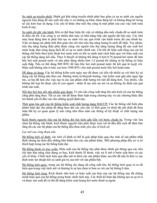 So sánh sự truyền nhiệt: Đánh giá khả năng truyền nhiệt phải bao gồm cả sự so sánh các nguồn
nguyên liệu dùng để sản xuất nồi nấu vì có những sự khác nhau đáng kể và không đáng kể trong
số các kim loại sử dụng. Các yếu tố khác như tuổi thọ cũng là một phần của của việc tính toán
kinh tế này.
So sánh chi phí vận hành: Khi có thể thực hiện thì việc có những dấu mốc chuẩn để so sánh luôn
là điều rất tốt. Các công ty có nhiều nhà máy có khả năng tiếp cận nguồn dữ liệu này. Các nhà
máy hoạt động đơn lẻ phải liên tục so sánh với các quá trình vận hành trước đó của chính họ.
Việc sử dụng các phép tính đơn giản cho chỉ tiêu tiêu thụ năng lượng là cách dễ nhất. Tuy nhiên,
tiêu thụ năng lượng điện phải được cộng vào nguồn tiêu thụ năng lượng dùng để sản xuất hơi
nước hoặc đun nóng dung dịch để có sự so sánh chính xác. Chỉ khi đó hiệu suất tổng của các hệ
thống chế biến theo kiểu thoát hơi nước mới có thể so sánh một cách hiệu quả với hiệu suất của
các hệ thống dạng nồi nấu. Theo lí thuyết sẽ không thể dùng ít hơn 0,76 pound hơi nước để làm
bốc hơi một pound nước và nếu phải dùng nhiều hơn 1,5 pound thì chứng tỏ hệ thống có hiệu
suất thấp. Nếu có thể dùng 800 BTU để làm bốc hơi một pound nước thì kết quả là tuyệt vời.
Hiệu suất không nên ở mức cao hơn 1500 BTU cho một pound nước bốc hơi hoàn toàn.
Dễ dàng sử dụng: Các hệ thống kiểm soát ngày nay đã được cải tiến rất nhiều so với thời kỳ sử
dụng các hệ thống nấu theo mẻ. Đường miêu tả khuynh hướng, việc kiểm soát gần như ngay lập
tức, cả hai đã làm cho việc tạo ra các sản phẩm chất lượng trở nên dễ dàng hơn. Tuy nhiên, vẫn
không thể loại bỏ được yếu tố con người - nhân tố tạo nên sai sót và sự không ổn định của quá
trình sản xuất.
Nồi bay hơi hay nồi nấu nhiều giai đoạn: Vì yêu cầu công suất tăng lên nên kích cỡ của hệ thống
cũng phải tăng theo. Tất cả các vấn đề được thảo luận trong chương này và các chương khác đều
trở thành yếu tố đầu vào cho những quyết định này.
Thời gian lưu giữ của hệ thống kiểm soát chất lượng dạng HACCP: Các hệ thống chế biến phụ
phẩm hiện đại cho phép dễ dàng theo dõi các yêu cầu về thời gian và nhiệt độ cần thiết để thỏa
mãn bất kỳ cơ quan quản lý nào cũng như thỏa mãn các thông số kỹ thuật về chất lượng sản
phẩm.
Kích thước nguyên liệu mà hệ thống đòi hỏi luôn gắn liền với bước chuẩn bị: Trong việc lựa
chọn hệ thống vận hành, kích thước nguyên liệu phải được xem xét từ đầu đến cuối để đảm bảo
rằng tất các các bộ phận của hệ thống đều thỏa mãn yêu cầu về kích cỡ.
Lọc mỡ sau công đoạn nấu
Hệ thống lưới cố định: các lưới cố định có thể là giải pháp hiệu quả cho một số sản phẩm nhất
định nhưng lại đem đến những khó khăn cho các sản phẩm khác. Mỗi phương pháp đều có vị trí
thích hợp trong các hệ thống hiện đại.
Hệ thống thoát có trục xoắn: Hiệu suất của hệ thống này phải được đánh giá thông qua các tiêu
chí như khả năng chịu đựng cơ học, kích thước lỗ thoát, việc xử lí mỡ ở bước tiếp theo và các
yếu tố khác. Chiết tách hiệu quả dầu mỡ ra khỏi các sản phẩm khác sau khi đã nấu là đơn vị xác
định mức lợi nhuận khi so sánh giá trị của mỡ với sản phẩm bột.
Hệ thống lưới quay: trong các hệ thống sấy dạng sệt công suất lớn, hệ thống lưới quay tỏ ra rất
hiệu quả trong việc tách mỡ và thường là sự lựa chọn rẻ hơn so với các hệ thống li tâm.
Hệ thống lưới rung: Kích thước nhỏ hơn và hiệu suất cao hơn của các hệ thống này đã chứng
minh hiệu quả của hệ thống trong bước chiết tách này. Các thiết kế hiện đại không tạo ra sự rò rỉ
và được sản xuất để có thể dễ dàng kiểm soát lượng hơi nước thoát ra ngoài.


                                              45
 