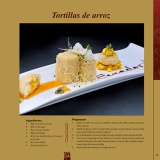 19
Preparación
1.	 Hacer un refrito con el ajo, la cebolla y aceite, sobre este coloque el arroz y
dore un poco.
2.	 Añadir el agua y cocine a fuego lento, ponga un poco de sal. Cocinar hasta
que el arroz esté bien cocido y reserve.
3.	 En una olla aparte cocinar el pollo con sal y pimienta. Desmenuzar el pollo.
4.	 Con el arroz reservado formar bolas y en el centro de las mismas colocar la
cantidad suficiente de pollo desmenuzado, cerrar la bola y aplastar ligera-
mente hasta formar una tortilla.
5.	 Acompañar de verduras y una salsa de maní.
Tortillas de arroz
Ingredientes
•	 500 gr de arroz cocido
•	 500 ml de agua
•	 30 gr de ajo molido
•	 300 gr de pollo
•	 60 gr de cebolla blanca finamen-
te picada
•	 30 ml de aceite
•	 Sal y pimienta c/n
 