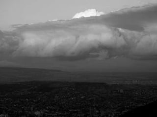 როცა თბილისში:
დაიღლები ცხოვრების ურბანული სტილით…
ხალხმრავლობით…
ხმაურით…
ერთფეროვნებით…
სახლიდან/სამსახურიდან ხედი – კორპუსები და
საცობიანი ქუჩებია…
ჰაერის ნაცვლად – ბუღი და გამონაბოლქვია...
 