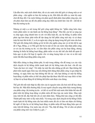 Lần đầu tiên, một cách chính thức, tất cả các nước trên thế giới có chung một cơ sở
phần cứng - chủ nghĩa tư bản thị trường tự do. Khi điều đó diễn ra, toàn bộ cuộc
chơi đã thay đổi. Các nước không còn phải quyết định phải chọn phần cứng nào, mà
chỉ phải chọn làm sao để cho phần cứng duy nhất của mình làm việc tốt - chế độ tư
bản thị trường tự do.

Nhưng có một câu nói trong thế giới công nghệ thông tin: "phần cứng luôn chạy
trước phần mềm và vận hành các hệ thống hoạt động". Như thế, các kỹ sư sáng tạo
ra chip ngày càng nhanh hơn và chỉ với điều kiện đó, các hệ thống và phần mềm
phức tạp hơn được phát triển để tận dụng lợi thế phần cứng mới này và có được
toàn bộ mọi thứ từ đó. Câu châm ngôn này cũng áp dụng trong thế giới toàn cầu hoá.
Thế giới đã chứng kiến những gì kể từ khi chủ nghĩa cộng sản và xã hội đã bị sụp
đổ ở Nga, Đông âu và Thế giới thứ ba là một số lớn các nước tiếp nhận phần cứng
cơ sở của thị trường tự do, và cắm điện cho phần cứng của họ hoạt động, nhưng
thường là thiếu hệ thống hoạt động, phần mềm và các thể chế cần thiết để quản lý
hiệu quả và phân bố hợp lý nguồn vốn và năng lượng hiện có vào và ra khi một
nước bắt đầu hoạt động phần cứng mới.

Một điều chúng ta đang khám phá, là một trong những vấn đề trung tâm của việc
dịch chuyển từ hệ thống chiến tranh lạnh tới hệ thống toàn cầu hoá: vấn đề của
"toàn cầu hoá vội vàng". Tôi nhắc lại một lần nữa những gì đã nói: Bạn không thể
phát triển mạnh ngày hôm nay nếu không khởi động điện phần cứng và gia nhập thị
trường, và ngày hôm nay bạn không thể tồn tại nếu bạn không có một hệ thống
hoạt động và phần mềm có thể cho phép bạn đạt được hầu hết mọi mục đích và bảo
vệ bạn từ sự hoạt động tồi tệ không thể kiểm soát được của chúng.

Thế giới đã mất một thập kỷ đầu tiên của kỉ nguyên toàn cầu hoá mới để học được
bài học đó. Một điều thường thấy là mọi người chuyển sang nhãn hiệu tương đương
của phần cứng- thị trường tự do- có thể có sự trễ khi một nước khó khăn thế nào để
phát triển hệ thống hoạt động và phần mềm để theo kịp các nước khác. Mua một
máy tính thì dễ, đặc biệt khi chỉ có một nhãn hiệu. Thằng khờ nào cũng có thể đến
Thành phố máy tính và lấy một chiếc. Và trong cuộc dịch chuyển từ hệ thống Chiến
tranh lạnh tới hệ thống toàn cầu hoá nhiều nước đã chỉ có làm mà thậm chí không
hề nghĩ về liệu họ có hệ thống hoạt động và phần mềm để hoạt động hiệu quả cái
máy tính đó không. Các nước này chỉ nói: "Ha, thật dễ dàng. Tôi sẽ cắm cái phích
của phần cứng mới vào ổ điện bây giờ..."


                                                                                132
 