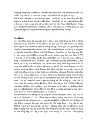 cũng xếp hàng cùng với Đức để loại trừ Serbia trong một cuộc chiến tranh khu vực,
và biết rằng điều đó sẽ làm khởi sự một cuộc chiến tranh thế giới với Nga.
Khi Serbia, Albania và Algeria hành động, có thể sẽ gây ra tình trạng hỗn độn,
nhưng sẽ không đe doạ tới toàn bộ hệ thống. Tuy nhiên cái mà chúng ta không biết
là điều gì sẽ xảy ra nếu như và khi các nước lớn như Nga, Nhật Bản hay Trung
Quốc thất bại trong toàn cầu hoá nhưng vẫn có tiềm lực quân sự từ hệ thống cũ. Vậy
liệu những người không thể tạo ra vi mạch có gặp rắc rối hay không?



Quá kết nối
Một cách khác trong đó toàn cầu hoá có thể đe doạ chính toàn cầu hoá là khi hệ
thống tự nó quá trơn tru, và dây kết nối thế giới quá chặt chẽ đến nỗi mà những
nhóm người nhỏ - dù là các nhà đầu tư hay những kẻ nổi giận siêu quyền lực- đều
có thể đe doạ toàn bộ dinh thự quá mức. Nếu bạn nói chuyện với các ngân hàng đầu
tư của thị trường chứng khoán phố Wall hôm nay, họ sẽ nói với bạn rằng một điều
gây cho họ sự sửng sốt khi có sự sụp đổ của thị trường trong thời gian tháng 8-9/98
là mức độ kết nối lẫn nhau của hệ thống nhiều hơn so với mức họ tưởng. Không ai
trong số các mô hình rủi ro của mình - dựa vào những sự tương quan trước đây giữa
đầu tư và các sự kiện nhất định - có thể dự đoán dạng phản ứng chuỗi, điều mà
trong năm 1998 đã dẫn tới một sự giễu cợt về toàn bộ khái niệm đa dạng hoá. Các
công ty nghĩ vốn rằng có thể đa dạng hoá bằng cách đầu tư vào các công cụ tài
chính khác nhau, với các kỳ hạn thanh toán khác nhau bằng các đồng tiền khác nhau
trên các thị trường khác nhau, các nước khác nhau, đã nhanh chóng nhận ra tất cả
các các thương vụ đầu tư của họ chỉ là một phần của một chuỗi lớn liên kết lẫn
nhau, ở đó họ không thể thoát ra khi thị trường bắt đầu xuống giá. Một liên kết
trong chuỗi ảnh hưởng tới liên kết khác. Nhờ vào toàn cầu hoá, chuỗi liên kết này
ngày càng dài hơn, chặt chẽ hơn, và sự thực đáng sợ là chúng ta vẫn không hoàn
toàn hiểu hết chuỗi này có liên kết với mức độ ra sao hoặc làm cách nào để bảo vệ
chính mình khi một trong những liên kết này yếu đi.
Tính chất kết nối này không chỉ áp dụng cho các thị trường tài chính. Hãy xem xét
tới sự cố thiên niên kỷ Y2K. Vấn đề này bắt đầu từ những năm 50 khi các chương
trình máy tính đầu tiên được viết ra và máy tính bị hạn chế bộ nhớ bởi các lập trình
viên không muốn để lãng phí vào những thứ như ngày tháng – hơn nữa tới năm
2000 là cả một thời gian rất dài. Để bảo vệ khoảng trống trên các phiếu đục lỗ đã
được sử dụng cho việc lập trình máy tính trong thời gian đó, ngày tháng chỉ được
thể hiện bằng 6 ký tự - 2 ký tự cho ngày, 2 cho tháng, và 2 cho năm. Thông lệ này


                                                                                 315
 