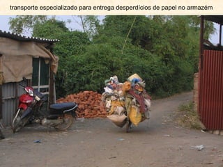 transporte especializado para entrega desperdícios de papel no armazém
 