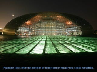 Pequeñas luces sobre las láminas de titanio para semejar una noche estrellada.Pequeñas luces sobre las láminas de titanio para semejar una noche estrellada.
 