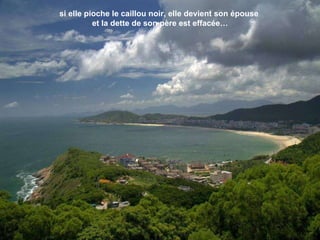 si elle pioche le caillou noir, elle devient son épouse  et la dette de son père est effacée… 