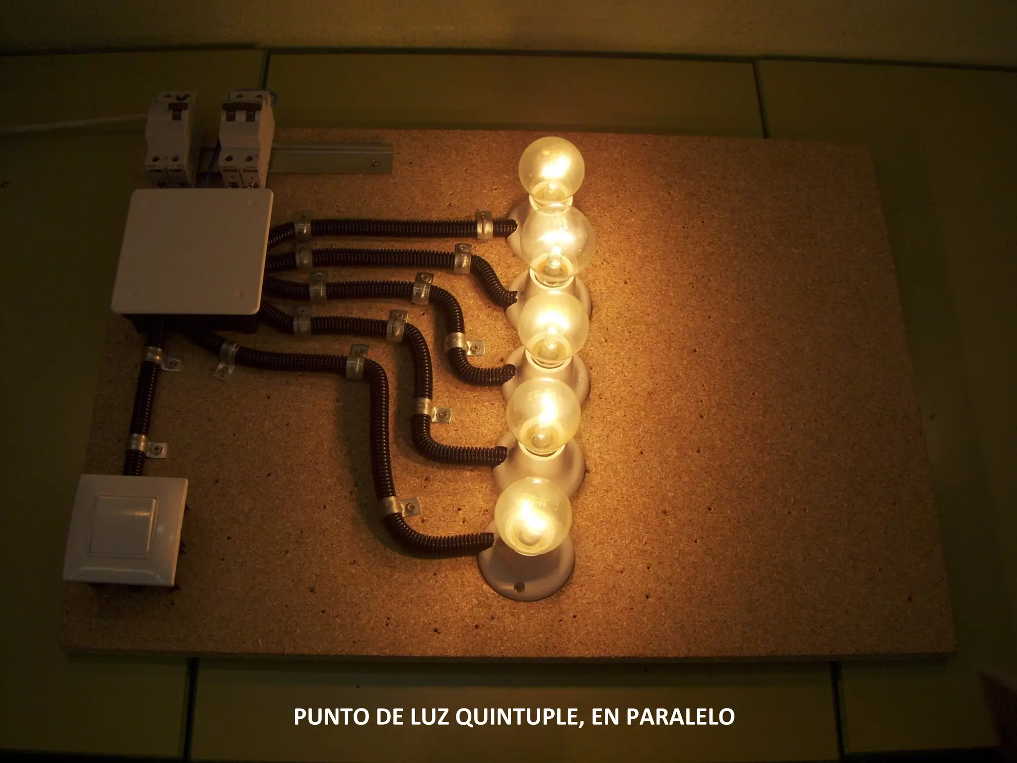PUNTO DE LUZ QUINTUPLE, EN PARALELO   