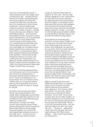 hanım diye bir hanımefendi ile tanıştık. O
sizinle tanışmamızı istedi. Sizin dergide yazıları
yayınlanıyormuş” gibi… Herkesle görüşmek
istemezdi. İlk tanıştığı ve görüştüğü kimseyle
tekrar tekrar görüşmeyi pek istemeyebilir
ama kibar bir şekilde bana yönlendiriyordu
ben de onu hissediyordum. Mesela otobüste
karşılaşmıştır, yanında oturduğu insanla
mutlaka konuşmaya bir ortak nokta bulmaya
çalışır. Gençtir mutlaka o insanlar ve o gençlere
bir şeyler aktarmaya çalışır. Bilgilerini ve hayat
hakkındaki görüşlerini… Kısa zamanda da
karşısındakini çok etkiler. Biz Eyüp’te cumartesi
günleri konferanslarımız vardı; bu konferanslara
bazen iştirak eder, iştirak ettiğinde hiçbir
zaman konuşmacıyı dinleyip gideyim fikri
yok. Sonunda konuşmaya aktif olarak katılır.
Nezaketi ölçüsünde konuşmacıya sorular
sorar ondan bilgiler alır veya katkıda bulunur.
Mutlaka katkıda bulunur çünkü bunun için
birçok sebebi var. Çünkü hakikaten bilgi ve
kültür açısından İstanbul’da sayılı insanlardan
biridir diyebilirim. Mesela İstanbul ile ilgili
herhangi bir konferans veya seminer varsa
mutlaka gitmek ister. Ben gitmişsem veya
gidiyorsam mutlaka arabayla götürürüm.Veya
komşusu müşterek dostumuz mahallenin esnafı
Volkan Vacid Daylan beyefendi ile birlikte gider.
Program sonunda Tekrar evine getiririz.
Ali Emiri’de bir İstanbul programında Mario
Levi’nin konuşması vardı. Levi’nin konuşması
bitti, tabii ki ilk soru Mualla hanımın. O
kadar güzel katkılarda bulundu ki Mario Levi
pes etti. “Hocam siz buradayken beni niye
konuşturdular?” dedi. O da edebiyat mezunu
olduğunu ifade etti. Yani geçmişten bugüne
gelen çok önemli şahsiyetlerle ya hoca ya da
arkadaşlık seviyesinde bir irtibatı var. Yaşayan
bir tarih gibi…
Şule Yıldırım: Sizin hocamızla ortak noktanız
Kırım’dı. Vatan aslında çok köklü bir ortak
noktadır. Bizlerin olmadığı kadar hocanın farklı bir
yönünü görmüş olabileceğinizi düşünüyorum. Hem
sizin hikâyeniz hem hocamızın hikâyesinin geçtiği
ortak bir yer mutlaka vardır…
M.Kamil Berse: O da ilginç tabii. Mualla
hocamız Fatih’te büyümesi ömrünü burada
geçirmesi dolayısıyla bir İstanbul hanımefendisi
gözüyle bakıp köklerinin nereden geldiği
konusunda kendisine soru sormamın bile
abesle iştigal olduğunu düşünürüm ama öyle
bir tevafuk oldu ki… Ben hem anne hem
baba tarafından Kırım kökenli bir ailenin
çocuğuyum. Tabii Kırım bizim kadim bir
vatanımız. Bir Türk vatanı... Bin küsur yıldır
Türklerin yaşadığı bir yer orası. Vatanım Kırım
diye tabir ediyoruz her zaman. Dolayısıyla
ben atalarımdan gelen Kırım kökenli olmama,
İstanbul’da doğdum ve bulunduğum Fatih’te
altmış yaşımı idrak ediyorum hatta doğduğum
evde oturuyorum buna da hamd ediyorum.
Şimdi üzerime düşen çok büyük sorumluluklar
olduğunu düşündüm. Bundan on sene kadar
önce Kırım’la ilgili çalışmaya başladım. Edebiyat
ve tarihle ilgili birçok çalışmalar yapıyoruz ama
bir taraftan da köklerimi aramaya çalıştım.
Kırım’la ilgili birçok önemli şahsiyetleri
inceledim ve üzerinde çalıştım. Özellikle İsmail
Bey Gaspıralı’nın çok büyük etkisi olmuştur
bende. Kendimi çoğu zaman onun yerine
koyarım. Hem edebiyatçıdır, hem gazetecidir,
hem siyasetçidir. Örnek bir insandır. Dolayısıyla
İsmail Bey ile ilgili Kırım Akmescit’te bir
sempozyuma katılmıştım. Dönüşte ben hem
Kırım’la ilgili hatıralarımı anlatmak hem de
İsmail Bey Gaspıralı ile ilgili bilgiler vermek için
şu anda bulunduğumuz mekâna dostlardan
otuz-otuz beş arkadaşı davet ettim. Bu insanlar
içinde Mualla hanım da vardı. Akşam olmasına
rağmen Mualla hanımefendi biliyorsunuz
bir genç hanımefendi titizliğiyle akşam hava
karardıktan sonra evden çıkmazdı. Sırf benim
hatırım için özel arabayla gidip kendisini aldık
sonra tekrar özel arabayla bıraktık. O gün
burada çok değerli dostlar, kaymakamlar ve ilim
adamları vardı. Hatta ben o güne has bir hoşluk
olsun diye Kırım’a has çiğbörek vardır.
Çiğbörek yaptırdık burada ikram ettim.
Yaklaşık iki saat kadar Kırım’ı ve Gaspıralı’yı
anlattım. Hocam da şurada oturuyordu.
Arada bir bakıyorum hocam gözlerini
siliyor, oğuşturuyor. Önce huzursuz oldum
acaba sıkıldı mı, bir şey mi oldu. Ablacım
bir kusurumuz mu oldu gibi bir ifadede
bulundum. “Yok yok” dedi. “Devam devam
çok güzel” dedi. Ama bir taraftan da ağlıyor. Şu
anda bile hatırladıkça ben de hüzünleniyorum.
Her zaman onu burada yaşıyor gibi görüyorum.
Sonra program bitti sohbet başladı. Ablacım
ne oldu niye hüzünlendiniz dedim. –Sen, dedi
-biliyordun galiba di mi? dedi.- Neyi dedim.
-Ben ,dedi - “Kırımlıyım”. - Bilmiyordum.
-“Benim ailem Kırım’dan geldi” dedi. Sonra
başladı anlatmaya Sabri Ülker’le akraba
olduğunu… Keşke o günleri kayda alsaydım
diye düşünüyorum.
15
 