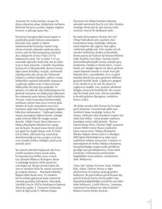 Amacımız bir vicdan hareketi, savaşsız bir
dünya oluşturma çabası. Kalplerinde merhamet
filizleriyle büyüyen çocuklar, doğanın doğasını
korusun ve geleceğe taşısın diye…”
Kırmızının bayrağımızdaki kutsal örgüsü ve
çiçeklerdeki gözleri besleyen yansımasının
haricinde; kanı, şiddeti ve ölümü
hatırlatmasından kurtarılıp, hayatın rengi
olması yönünde çalışmalar yapılması adına,
kırmızı artık bir barış kampanyası olmalıydı
diye yaklaşık bir yıl önce Nisan 2015’te
başlamıştı bu proje. Her ne kadar 4-14 yaş
arasındaki öğrenciler hedef kitle olsa da ekilen
sevgi ve barış tohumları, o hedefler büyüdükçe
büyüyecek ve bilinçaltındaki olumsuz kırmızı
algısı zaman ilerledikçe; sevgiyle, merhametle
özdeşleşecektir diye devam etti. Dolayısıyla
kültürel ve tarihsel etkinlikler, edebi ve sosyal
birliktelikler yapılarak farkındalık oluşturacak
ve geleceğe yapılan sevgi ve barış yürüyüşü
Malatya’dan tüm dünyaya yayılacaktı. Ve
görünen o ki daha ilk yılını doldurduğumuz bu
günlerde kırmızının sesi Malatya’dan ülkemizin
her noktasında yankı bulmuş, farklı şehirlerden
44 yazar, minik karıncaların kamburundaki
merhamet yüküne barış omzu vermeye geldi.
Sahiden de kutlu yürüyüşlerin yüzü suyu
hürmetine değil midir bunca gürültüye rağmen
hâlâ ahraz kalmamamız!.. Toplumsal yaralara
sanatın parmağının değmesi demek, toprağın
çatlak yerlerine billûr bir ırmağın sızması
demekti. Nilüfer Zontul Aktaş Öğretmen ve
Malatya Büyükşehir Belediyesi’nin yaptığı
tam da buydu. Bu güzel amaca hizmet etmek
için güçlü bir rüzgâra ihtiyaç vardı. Ki bizler
çok iyi biliriz, ülkemizde kaç sosyal proje
desteklenmediği için kaç çocuğun ya da kaç
cesur yüreğin renkleri canlılığını yitirdi ya da
yitirmek üzere!
İşte minicik adımlarla başlayacak olan koca
yürekli umutların önünü açmak adına,
bu kıpırtılara hep birlikte omuz vermek
için çıkmıştık Malatya yolculuğuna. Barışa
ve kardeşliğe hizmetin edebî yanıydı bu
yolculuğun adı. İlk gün protokol günü idi,
ama ne mümkün böyle bir ortama resmiyetin
gri renginin düşmesi… Büyükşehir Belediye
Başkanı dâhil olmak üzere, 44 misafirini
tek bir sofrada ağırlayacak kadar samimi bir
ortamda gerçekleşti kahvaltımız. Kahvaltıda
Nurullah Genç’in 1993’te Kazakistan’ın başkenti
Almatı’da yapılan, 2. Türkçenin Uluslararası
Şöleni ile ilgili içinde D. Mehmet Doğan
Hocamızın da olduğu hatıraları anlatması,
salondaki samimiyete hoş bir zeyl oldu. Kazakça
okuduğu Almatı şiiri de, gün boyunca şiirin
üzerimize sinecek ilk damlasıydı sanki…
Bu arada okul programı olmazsa olur mu?
Olmaz! Kahvaltının ardı, yazarların okul
koridorlarına barışa, kardeşliğe, edebiyata,
insanî değerlere dair yağmur olup yağma
vakitlerinin geldiği andı. Tüm yazarlar tek tek
önceden belirlenmiş okullara yönlendirildi.
Benim payıma da Yeşilyurt da bulunan Mahmut
Çalık Anadolu Lisesi düştü. Yazmak eylemi/
şiir/öykü/barış/kardeşlik üzerine söyleştik genç
dostlarımla. Oradaki en büyük kârım, “cezaevi
bakışlı can” dediğim öğrenci idi. Bazen gözlerine
yaşamı hapseder insanlar ve ancak onun gibi
bakanlar kırar o parmaklıkları. Evet, en güzel
anlardan biriydi yine gözü gözlerime kilitlenen
gençlerle hemhâl olmak. Çoğalıyoruz gittiğim/
iz her okulda en az bir tane biz çıkıyor ve
çoğalıyoruz inşallah. Gün, projenin şahdamarı
dediğim yürüyüş ile bereketlendi. Her yazarın
elini bir minik yürek tuttu. Kırmızı karanfiller,
al duvaklı gelinimiz Bayrağımız, miniklerin
kırmızı cicileri…
‘Âh dedim içimden âhh! Kırmızı hiç bu kadar
güzel olmamıştı.’ Gamzelerinde güller açan
miniklerle barışa, kardeşliğe, huzura, bir
olmaya, edebiyatın edep mayalayan rengine ram
olduk hep birlikte. Sosyal projeler toplumun
hastalığına sürülen şifalı ilaçlardır. “Kırmızı
Hayatın Rengi Olsun, Ölümün Değil” projesinin
mimarı Nilüfer Zontul Aktaş’a teşekkürün
hasını sunuyorum/z. Malatya Büyükşehir
Belediye Başkanı Ahmet Çakır’a ve Battalgazi
Milli Eğitim Müdürlüğü’ne ise tabiri caizse
teşekkürün babasını sunuyorum. Ustalarım ve
kalemdaşlarım ile birlikte Malatya sokaklarına,
barışın/kardeşliğin rengini içirdik gönüllerini
güzelliğe açan gönüldaşlarımıza. Sonra minik
yüreklerin o kirlenmemiş yüreklerinden
bağışladıkları umut tarlasına, cümlelerimizi
ektik. Bekliyoruz!..
Tokat, Siirt, Ankara, Erzurum, İzmir, Hakkâri,
Bolu, Adana, Trabzon, Konya ve diğer
şehirlerimizin de sesimize sarılacağı günleri
bekliyoruz. Bu güzel tabloya gönül fırçasını alıp
gelecek herkesin kırmızı kırmızı güller olup,
barışın/kardeşliğin/birliğin resimlerini çizecekleri
ânları bekliyoruz. Çünkü biliyoruz, “yansıması,
masumiyeti kucaklayan her adım kutsaldır!”
Bakalım sesimizi kimler duyacak...
79
 