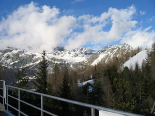 Rencontre avec la montagne !
Après une longue
nuit
de route,
nous apercevons
les premières
montagnes …
 
