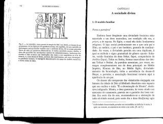 72 OS DEUSES DO EGITO
Kg. 5. — Ao contrário,numaparede do templode Séti I em Abido, os deuses deum
grupamento divino figuram sob aparêncianeutra, não explícita, de uma multidão de
personagens antropomorfos vestidoscom o uniforme divino. S6 os nomesgravados
diante de cada um permitemdiferenciá-los. O trecho escolhido mostra Amibis, o
deus-cão guardião das necrópoles e senhor do embalsamamento, lembrança dos
chacais e cães errantes nas imediações das casas e nos cemitérios na orla do
deserto, e a boa deusa-ra Heket, senhora dos nascimentos,sob uma circunspec-
ta aparfincia humana. O hieróglifo determinativo do nome de Anúbisconservou
a forma misln do deus.
CAPÍTULO 5
A sociedade divina
1. O modelo familiar
Pares e paredros1
Embora fosse frequente uma divindade feminina estar
associada a um deus masculino, sua condição não era, a
priori, a de esposa. No Egito, o casal não tinha fundamento
religioso. O laço social predominante era o que unia pai e
filho, ou melhor, o pai e seu herdeiro, garantia de continui-
dade. Às vezes, a divindade paredra era uma duplicata, à
qual se atribuía o signo gramatical do género oposto: Soka-
ret, versão feminina do deus Sokar, Input, companheira de
Anúbis (Inpu), Tefen ou Sesha, formas masculinas das deu-
sas Tefnut e Seshat. As paredras assumiam, por vezes, en-
cargos complementares aos do deus principal: no Médio
Império, Khnum de Hur, no Médio Egito, divindade-
carneiro da fecundação, tinha a assistência da deusa-rã
Heqet, a parteira; a associação funcional tomava aqui a
aparência de um par.
Os deuses não escapavam das vicissitudes conjugais; um
homem da cidade de Deir el-Medineh descobriu com espanto
que sua mulher o traía: "É a abominação de Montu", decla-
rava indignado. Montu, o deus guerreiro, às vezes citado nos
contratos de casamento, parecia ser a garantia das boas uni-
ões. Em certo dia do ano, recomendava-se a abstenção de
ioda atividade sexual, pois neste dia o deus Hedjhotep agiu
1 A divindade denominada paredra era secundária ou inferior à outra, à
qual, no entanto, se associava no mito e no culto. [N. do T.]
 