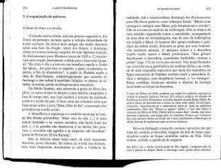 102 CLAUDE TRAUNECKER
3. A organização do universo
A Idade de Ouro e a revolta
O mundo estava criado, mas era preciso organizá-lo. Do
Único do primeiro instante sairia a infinita diversidade de
nosso universo. Os textos mais antigos são muito discretos
sobre essa fase da criação. Antes dos deuses, o demiurgo
criara os homens (remetj) surgidos de suas lágrimas (remyf).
Os Ensinamentos para Meríkara (cerca de 2100 a. C.) descre-
vem uma criação inteiramente voltada para o bem-estar huma-
no: "Ele criou o céu e a terra em seu benefício, repeliu o Ávido
das águas, ...fez para eles os vegetais, o gado, os pássaros, os
peixes, a fim de alimentá-los". A pedra de Shabaka expõe a
obra de Ptah-Tatenen, criador/organizador que sucedeu ao
demiurgo e deu orderrTà-sociedade litórgica: os deuses, as ci-
dades, os nomos, pondo os dèusçs em seussantuários.
No Médio Império, mas sobretudo a partir do Novo Im-
pério, os mitos levam os deuses a uma história imaginária e
fora do tempo real, mas cujo modelo é retirado da realidade
política e social do país. O deus seria um soberano solar que
faria reinar sobre a terra "Maat, filha de Ra", encarnação dos
princípios da coesão social.
A abundância,a segurança e o confortoreinavam no tem-
po dos deuses primordiais: "Maat veio do céu. [...] A terra
estava inundada e os ventres saciados, não havia fome no
país, [...] as paredes não desabavam e os dardos não pica-
vam, o crocodilo não agredia e as serpentes não mordiam"
(porta de Ptolomeu III em Karnak).
Mas as delícias desse reino ideal, de resto raramente
descritas, pouco duraram. Os relatos da revolta dos homens,
bem mais frequentes, introduzem no mito a violência da
OS DEUSES DO EGITO 103
realidade. Até o misericordioso demiurgo dos Ensinamentos
para Meríkara porta-se como soberano brutal: "Matou seus
inimigos e castigou seus filhos, pois fomentavam a revolta".
Não se evocam os motivos da sublevação. Não se tratava de
uma rebelião organizada contra a autoridade, acompanhada
de uma série de reivindicações, mas de atos de indisciplina
em relação a Maat: os homens não agiam conforme o prin-
cípio da ordem social, deixando-se guiar por seus lamentá-
veis pendores naturais. A anarquia reinou e a desordem
(isefet, noção oposta a Maat) predominou. "Eles gritam!
Espalharam a desordem, cometeram homicídio, criaram a
prisão" (cap. 175 do Livro dos mortos). Nos mitos fundado-
res, a revolta era ajustificativa do combate divino, na verda-
de de uma campanha repressiva que fazia dos santuários do
Egito memoriais de batalhas terríveis entre a autoridade di-
vina e enérgica, com frequência horiana, e 'os inimigos'.
Esses combates vitoriosos atestam a eficácia da teologia
local sobre as forças da desordem.
O mito de Hórus em Edfu constitui um relato de combates repressivos
tratado de maneirahistórica. No ano 363, número mágico, do reinado de
Ra-Hórus dos Dois Horizontes,a revolta alastrou-se pela BaixaNúbia. Ra
enviou Horas de Behedet sob a forma de disco solar alado. Os inimigos,
ofuscados, desnorteavam-se e matavam-se entre si. Ante os cadáveres
trespassados, Thot diz: "Hórus os arpoou" (djba), e "por isso Hórus é
chamado de Horas de Edfu (Djebá) até os nossos dias". Assim, esse texto
enumera e descreve uma longa série de combates divinos que conduzem
Ra e seu defensor Horas do Sudão até o mar, justificando a etimologia de
várias dezenasde topónimos mais ou menos horianos.
Deve-se distinguir o tema do combate repressivo do que
trata do combate primordial, imagem da luta da força orga-
nizadora contra as forças contrárias saídas do Nun. Estas
tinham, amiúde, a aparência de serpente.
Em Edfu, mal o falcão tomara posse da ilha vegetal, a serpente saiu do
caos e passou ao ataque. Então o demiurgo criou quatro seres armados:
 