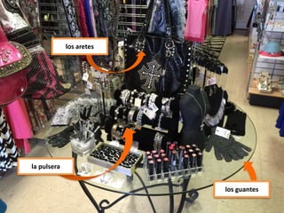 los aretes
la pulsera
los guantes
 