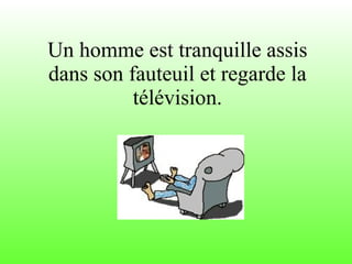 Un homme est tranquille assis dans son fauteuil et regarde la télévision. 