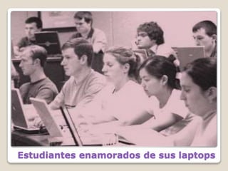 Estudiantes enamorados de sus laptops
 