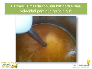 Batimos la mezcla con una batidora a baja
     velocidad para que no salpique
 