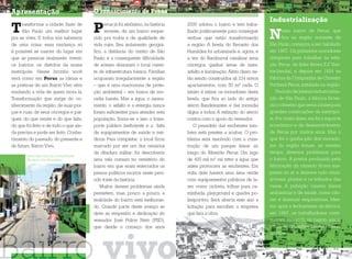 Perus já foi sinônimo, na história
recente, de um bairro esque-
cido por todos e de qualidade de
vida ruim. Seu isolamento geográ-
fico, a distância do centro de São
Paulo, e a consequente dificuldade
de acesso deixaram o local caren-
te de infraestrutura básica. Famílias
ocuparam irregularmente a região
– que é uma macrozona de prote-
ção ambiental – em busca de mo-
radia barata. Mas a água, o sanea-
mento, o asfalto e a energia nunca
foram suficientes para atender esta
população. Soma-se a isso o trans-
porte público ineficiente e a falta
de equipamentos de saúde e mé-
dicos. Para completar, o local ficou
marcado por ser um dos cenários
da ditadura militar: foi descoberta
uma vala comum no cemitério do
bairro em que eram enterrados os
presos políticos mortos neste perí-
odo triste da história.
Muitos desses problemas ainda
persistem, mas, pouco a pouco, a
realidade do bairro está melhoran-
do. Grande parte deste avanço se
deve ao empenho e dedicação do
vereador José Police Neto (PSD),
que desde o começo dos anos
Uma das ruas da comunidade
Recanto dos Humildes
2000 adotou o bairro e tem traba-
lhado politicamente para conseguir
verbas que estão transformando
a região. A favela do Recanto dos
Humildes foi urbanizada e, agora, é
a vez do Bamburral canalizar seus
córregos, ganhar áreas de lazer,
asfalto e iluminação. Além disso, es-
tão sendo construídos ali 234 novos
apartamentos, com 50 m2 cada. O
intuito é retirar os moradores desta
favela, que fica ao lado do antigo
aterro Bandeirantes, e dar moradia
digna a todos. A extinção do aterro
contou com o apoio do vereador.
O pesadelo das enchentes tam-
bém está prestes a acabar. O pro-
blema será resolvido com a cons-
trução de um parque linear ao
longo do Ribeirão Perus. Um lago
de 400 mil m2
vai reter a água que
antes provocava as enchentes. Em
volta dele haverá uma área verde
com equipamentos públicos de la-
zer como ciclovia, trilhas para ca-
minhada, playground e quadra po-
liesportiva. Será aberta este ano a
licitação para escolher a empresa
que fará a obra.
Apresentação O renascimento de Perus
Nosso bairro de Perus, que
fica na região noroeste de
São Paulo, começou a ser habitado
em 1867. Os primeiros moradores
chegaram para trabalhar na esta-
ção Perus, da linha férrea E.F San-
tos-Jundiaí, e depois em 1924 na
Fábrica da Companhia de Cimento
Portland Perus, instalada na região.
Períododeintensaindustrializa-
ção de São Paulo, a fábrica forne-
cia o cimento que seria a base para
grandes construções da metrópo-
le.Por conta disso,ela foi o suporte
econômico e de desenvolvimento
de Perus por muitos anos. Mas o
que foi o ganha-pão dos morado-
res da região trouxe, ao mesmo
tempo, diversos problemas para
o bairro. A poeira produzida pela
fabricação do cimento ficava sus-
pensa no ar e deixava tudo cinza:
árvores, plantas e os telhados das
casas. A poluição causou danos
ambientais e de saúde, como cân-
cer e doenças respiratórias. Mes-
mo após o fechamento da fábrica,
em 1987, os trabalhadores conti-
nuaram morando no bairro, assim
como as gerações futuras dessas
famílias.
Industrialização
Transformar a cidade, fazer de
São Paulo um melhor lugar
pra se viver. E todos nós sabemos
de uma coisa: essa mudança só
é possível se nascer do lugar em
que as pessoas realmente vivem:
os bairros, os distritos da nossa
metrópole. Nesse livrinho você
verá como em Perus as ideias e
as práticas de um Bairro Vivo vêm
mudando a vida de quem mora lá.
Transformação que surge do co-
nhecimento da região, de suas pra-
ças e ruas, de seus córregos e par-
ques, do que existe e do que falta,
do que foi feito e de tudo o que ain-
da precisa e pode ser feito. Conhe-
cimento do passado, do presente e
do futuro. Bairro Vivo.
 