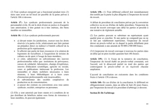 12
(2) Tout syndicat enregistré qui a fonctionné pendant trois (3)
mois sans avoir un tel local est passible de la peine prévue à
l'article 166 ci-dessous.
Article 17.- Les syndicats professionnels jouissent de la
personnalité civile. Ils ont le droit d'ester en justice et d'acquérir
sans autorisation, à titre gratuit ou à titre onéreux, des biens
meubles ou immeubles.
Article 18.- (1) Les syndicats professionnels peuvent:
• a) devant toutes les juridictions, exercer tous les droits
réservés à la partie civile, relativement aux faits portant
un préjudice direct ou indirect à l'intérêt collectif de la
profession qu'ils représentent;
• b) affecter une partie de leurs ressources à la création de
logements de travailleurs, à l'acquisition de terrains de
cultures ou de sport, à l'usage de leurs membres;
• c) créer, administrer ou subventionner des oeuvres
professionnelles telles que: institutions de prévoyance,
caisses de solidarité, laboratoires, champs d'expérience,
oeuvres d'éducation scientifique, agricole ou sociale,
cours et publications intéressant la profession. Les
immeubles et objets mobiliers nécessaires à leurs
réunions, à leurs bibliothèques et à leurs cours
d'instruction professionnelle sont insaisissables;
• d) subventionner des sociétés coopératives de
production ou de consommation;
• e) passer des contrats ou conventions avec tous autres
syndicats, sociétés, entreprises ou personnes.
(2) S'ils y sont autorisés par leurs statuts et à condition de ne
pas distribuer de bénéfices même sous forme de ristournes à
leurs membres, ils peuvent également:
85
Article 158.- (1) Tout différend collectif doit immédiatement
être notifié par la partie la plus diligente à l'inspecteur du travail
du ressort.
A défaut de procédure de conciliation prévue par la convention
collective ou en cas d'échec de ladite procédure, l'inspecteur du
travail du ressort convoque sans délai les parties et procède à
une tentative de règlement amiable.
(2) Les parties peuvent se substituer un représentant ayant
qualité pour se concilier. Si une partie ne comparaît pas ou ne
se fait pas valablement représenter, l'inspecteur du travail
dresse un procès-verbal au vu duquel la partie défaillante peut
être condamnée à une amende de 50 000 à 500 000 francs.
(3) L'inspecteur du travail convoque à nouveau les parties dans
un délai qui ne peut excéder quarante huit (48) heures.
Article 159.- (1) A l'issue de la tentative de conciliation,
l'inspecteur du travail établi un procès-verbal constatant, soit
l'accord, soit le désaccord partiel ou total des parties qui
contresignent le procès-verbal et en reçoivent chacune
ampliation.
L'accord de conciliation est exécutoire dans les conditions
fixées à l'article 139 ci-dessus.
Article 160.- En cas d'échec de la conciliation, le différend est
obligatoirement soumis, dans un délai de huit (8) jours francs,
par l'inspecteur du travail à la procédure d'arbitrage ci-dessous.
Section II: De l'arbitrage
 