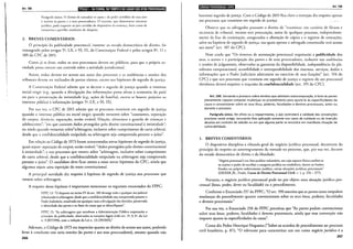 lj
j
Art.189
Padgrafo único. O direito de consultar os autos c de pedir certidões de seus atos
{: restrito às partes e a seus procuradores. () terceiro, que demonst~~tr interesse
jurídico, pode requerer ao juiz certidão do dispo;irivo da sentença, bem como de
inventário c partilha resultante do desquite.
2. BREVES COMENIÁRIOS
O princípio da publicidade processual, inerente ao estado democrárico de direito, foi
consagrado pelos arrigos 5°, LX, e 93, IX, da Constituiçào Federal e pelos artigos 8°, 11 e
189 do CPC de 2015.
Como j<í se disse, todos os atos processuais devem ser públicos, para que a própria so-
ciedade possa exercer um controle sobre a arividade jurisdicional.
Assim, rodos devem ter acesso aos autos dos processos e as audiências e sessões dos
rribunais devem ser realizadas de portas abertas, exceto nas hipóteses de segredo de justiça.
A Constituiç:ío Federal admite que se decrete o segredo de justiça quando o interesse
social exigir (1J.g., quando a divulgação das informações possa afetar a economia do país)
ou para a preservação da intimidade (v.g., ações de família), exceto se houver prejuízo ao
interesse público à informação (artigos 5", LX, e 93, IX).
Por sua vez, o CPC de 2015 admite que os processos tramitem em segredo de jusriça
quando o inreresse público ou social exigir; quando versarem sobre "casamenro, separação
de corpos, divórcio, separação, união estável, filiação, alimenros e guarda de crianças e
adolescentes"; "em que constem dados protegidos pelo direito consritucional à inrimidade";
ou ainda quando versarem sobre"arbitragem, inclusive sobre cumprimenro de carta arbirral,
desde que a confidencialidade estipulada na arbitragem seja comprovada perante o juízo".
Em relação ao Código de 1973 foram acrescentadas novas hipóteses de segredo de jusriça,
quais sejam: separação de corpos; união estável; "dados proregidos pelo direito consrirucional
à inrimidade"; e nos processos que versem sobre "arbirragem, inclusive sobre cumprimenro
de carta arbirral, desde que a confidencialidade esripulada na arbirragem seja comprovada
peranre o juízo". O candidaro deve ficar aremo a essas novas hipóreses do CPC, ainda que
algumas sejam uma reperição do texro consritucional.
A principal novidade diz respeito à hipótese de segredo de justiça nos processos que
versem sobre arbirragem.
A respeito dessa hipótese é importante mencionar os seguinres enunciados do FPPC:
FPPC 13: "O disposto no inciso IV do art. 189 abrange todo e qualquer ato judicial
relacionado à arbitragem, desde que a confidencialidade seja comprovada perante o
Poder Judiciário, ressalvada em qualquer caso a divulgação das decisões, preservada
a identidade das partes e os fatos da causa que as identifiquem".
FPPC 15: "As arbitragens que envolvem a Administração Pública respeitarão o
princípio da publicidade, observadas as exceções legais {vide art. 2°, § 3°, da Lei
n. 9.307/1996, com a redação da Lei n. 13.129/2015)."
Ademais, o Código de 1973 era impreciso quanro ao direito de acesso aos autos, podendo
levar à conclusão este seria restriro (às partes e aos seus procuradores), mesmo quando não
266
19tltllijeiQ;Itlijft$iifd19QIII Art. 190
houvesse segredo de jusriça. Com o Código de 2015 fica claro a resrrição diz respeito apenas
aos processos que rramirem em segredo de jusriça.
Observe que os advogados possuem o direito de "examinar, em cartório de fórum e
secretaria de tribunal, mesmo sem procuração, autos de qualquer processo, independente-
mente da fase de tramitação, assegurados a obtenção de cópias c o registro de anotações,
salvo na hipótese de segredo de justiça, nas quais apenas o advogado constituído terá acesso
aos autos" (art. 107 do CPC).
Note ainda que "Os sistemas de automação processual respeitarão a publicidade dos
aros, o acesso e a participação das partes e de seus p!·ocuradorcs, inclusive nas audiências
e sessões de julgamento, observadas as garantias da disponibilidade, independência da pla-
taforma computacional, acessibilidade e interoperabilidade dos sistemas, serviços, dados e
informações que o Poder Judiciário administre no exercício de suas funções" (art. 194 do
CPC) e que nos processos que tramitem em segredo de justiça o registro do ato processual
eletrônico deverá respeitar o requisito da confidencialidade (art. 195 do CPC).
Art. 190. Versando o processo sobre direitos que admitam autocomposição, é lícito às partes
plenamente capazes estipular mudanças no procedimento para ajustá-lo às especificidades da
causa e convencionar sobre os seus ônus, poderes, faculdades e deveres processuais, antes ou
durante o processo.
Parágrafo único. De ofício ou a requerimento, o juiz controlará a validade das convenções
previstas neste artigo, recusando-lhes aplicação somente nos casos de nulidade ou de inserção
abusiva em contrato de adesão ou em que alguma parte se encontre em manifesta situação de
vulnerabilidade.
I. BREVES COMENTÁRIOS
O dispositivo disciplina a cláusula geral do negócio jurídico processual, decorrente do
princípio do respeito ao autorregramento da vontade no processo, que, por sua vez, decorre
do estado democrático de direito e da liberdade.
"Negócio processualé um fato jurídico voluntário, em cujo suporte fático confere-se
ao sujeito o poder de escolher a categoria jurídica ou estabelecer, dentre os limites
fixados no próprio ordenamento jurídico, certas situações jurídicas processuais"
(DIDIER JR., Fredie. Curso de Direito Processual Civil, v. I, p. 376- 377).
Portanto, o negócio jurídico processual pode ter por objeto uma situação jurídica pro-
cessual (ônus, poder, dever ou faculdade) ou o procedimento.
Conforme o Enunciado 257 do FPPC, "O art. 190 autoriza que as partes tanto estipulem
mudanças do procedimento quanto convencionem sobre os seus ônus, poderes, faculdades
e deveres processuais."
Por sua vez, o Enunciado 258 do FFPC preceitua que "As partes podem convencionar
sobre seus ônus, poderes, faculdades e deveres processuais, ainda que essa convenção não
importe ajustes às especificidades da causa".
Como diz Pedro Henrique Nogueira ("Sobre os acordos de procedimento no processo
civil brasileiro, p. 87), "O relevante para caracterizar um aro como negócio jurídico é a
267
 