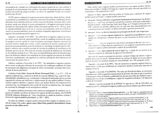 Art. 190
circunstância de a vontade estar direcionada não apenas à prática do aro, mas, também, à
produção de um determinado efeito jurídico, com poder de aurorregramemo; no negócio
jurídico, há escolha da categoria jurídica, ou, dentre de amplitude variada, das situações
jurídicas que advirão."
O CPC admite a realização de negócios processuais típicos (v.g., eleição de foro; calendá-
rio processual ou procedimemal; suspensão convencional do processo; modificação do réu;
adiamento convencional da audiência; escolha consensual do perito; convenção sobre o ônus
da prova; acordo para redução de prazos peremptórios); e de negócios processuais atípicos,
lastreados na cláusula geral do negócio jurídico processual, prevista no art. 190 (v.g., pacto
de impenhorabilidade; pacto para não se executar provisoriameme; pacto de exclusão da
caução em execução provisória; pacto de mediação obrigatória; legitimação extraordinária
negociai, litisconsórcio necessário negociai etc.)
Segundo o enunciado 19 do FPPC, "São admissíveis os seguintes negócios processu-
ais, dentre outros: pacto de impenhorabilidade, acordo de ampliação de prazos das partes
de qualquer natureza, acordo de rateio de despesas processuais, dispensa consensual de
assistenre técnico, acordo para retirar o efeiw suspensivo de recurso, acordo para não
promover execução provisória; pacto de mediação ou conciliação extrajudicial prévia obri-
gatória, inclusive com a correlata previsão de exclusão da audiência de conciliação ou de
mediação prevista no art. 334; pacto de exclusão contratual da audiência de conciliação
ou de mediação prevista no art. 334; pacto de disponibilização prévia de documentação
(pacto de tlisclosure), inclusive com estipulação de sanção negociai, sem prejuízo de medidas
coercitivas, mandamentais, sub-rogatórias ou indutivas; previsão de meios alternativos de
comunicação das partes entre si".
Ademais, conforme o Enunciado 21 do FPPC, "São admissíveis os seguintes negócios,
dentre omros: acordo para realização de sustentação oral, acordo para ampliação do tempo
de sustentação oral, julgamento antecipado do mérito convencional, convenção sobre prova,
redução de prazos processuais".
Conforme Fredie Didier (Curso de Direito Processual CiviL v. I, p. 377- 378), há
negócios unilaterais (v.g., a renúncia ao direito de recorrer), bilaterais (v.g., o pacto de impe-
nhorabilidade) e plurilaterais (v.g., o acordo para a realização de sustentação oral ou execução
negociada de sentença que determina a implementação de uma política pública). Existem,
também negócios expressos e negócios tácitos, que podem decorrer de comportamentos
comissivos (v.g., ato incompatível com o poder de recorrer) ou omissivos (v.g., não alegação
de convenção de arbitragem ou de incompetência relativa).
Os negócios jurídicos processuais estão sujeitos aos pressupostos de existência, aos re-
quisitos de validade e aos fatores de eficácia dos negócios jurídicos (a respeito, vide ATAÍDE
JÚNIOR, Jaldemiro Rodrigues de. "Uma contribuição ao estudo da existência, validade e
dkácia do~ negócios jurídicos processuais", p. 1067- 1057).
No plano da validade, o negócio jurídico processual deve cumprir os requisitos do art.
104 do Código Civil, a saber: agente capaz; objeto lícito, possível e determinável e forma
prescrita ou não defesa em lei.
268
l
lE•llH•IQ;I•Iijf}iiJdMH'DI
Art. 190
Note, porém, que 0 negócio jurídico processual possui um regime jurídic~ híbrido:
Assim, por exemplo, 0 Código Civil exige qu::: o agente seja capaz, mas essa capaodade sera
a processual, e não propriamente a civil.4
Quanto ao objero, algumas diretrizes podem ser fixadas para a admissão do negócio
jurídico processual Assim, o negócio jurídico processual:
a) não p<>de ,~Frontar osdireitos e as garantias fundamentais do processo' ou~~ devi-
do,., "C·-':•···· [.~6,,!" (u.g., juiz natural, contraditório, isonomia, motivação, publicidade c
r B ]oS· '· A çadoNovo
licitude da prova- como bem disse Paula Sarno raga, no ImposiO van _
CPC, realizado em Salvador, caberá ao juiz, em cada caso, fazer uma ponderaçao enrre
0
aurorrcgramenm da vontade e os demais princípios e garantias processuais);
· · ' · d boa cé e da cooperarão·
b) não po<~(· '' bst:ii' os deveres merentes aos prmC!p!OS a -I< )' •
c) não pnõ·: ..'1r:rar normas cogentes (imperativas, impositivas ou proi~it~vas), ou seja,
aquelas que· ultrapassam o interesse das parte-s ou que interessam ao direito como um
todo;c
..; . " .. · "·· · ·.·'ciF·vio em processo coja sduç-áo ná() possa se dar por <H.lt:.~o;m~:·e ·
"' :~~;,~-(emhora (~·Lóji-go diga isso expressamente, essa exigência é questionável quando
se trata de· negócio jurídico processual a respeito de procedimento);
e) não po•Í<: versar sobre matéria de reserva legal (v.g., a criação de um recurso ou de
uma nov:1 hipótese de cabimento do agravo de instrumento).H
- · j · · ' · d · ·. ·' ··o Co'digo não admite o negócio
Em razao cu respeito ao pnncipio a Isonomia, o propu
jurídico processual no caso de "inserção abusiva em contrato de adesão ou' em qu~ ~lguma
parte se encontre em manifesta situação de vulnerabilidade" (art. 190, paragrafo umco).
Segundo o enunciado 20 do FFPC, "Não são admissíveis os seguintes negócios bilat:rais,
dentre ourros: acordo para modificação da competência absoluta, acordo para supressao da
primeira insdncia.
Segundo o enunciado 37 da ENFAM, "São nulas, por ilicitude do objeto, as conve~ções
processuais que violem as garantias constitucionais do processo, tais c?mo as q~e~ a) auronzem
0 uso de prova ilícita; b) limitem a publicidade do processo para alem das hipotes~s expres-
samente previstas em lei; c) modifiquem o regime de competência absoluta; e d) drspensem
o dever de morivação".
Ademais, segundo enunciado 36 da ENFAM "A regra do art. 190 do CPC/2015 não
autoriza às panes a celebração de negócios jurídicos processuais atípicos que afetem poderes
4.
5.
6.
7.
8.
Para Frcdic Didicr Jr., Curso de Direito Processual Civil, v. I, p. 384, "exige-se a capa_c~dade ~rocessual
n.:gocial, que pressupõe a capacidade processual, mas não se limita a ela, pois a vulnerabilidade e caso de
incapacid,Jdt: processual negociai..." . . . . "
Leonardo C:arneiro da Cunha, "Negócios jurídicos processuais no processo civil brasileiro ,: P· 59.
Flávio Luiz Yarshell, "Convenção das partes em matéria processual: rumo a uma nova era? ' P· 70. .
Leonardo Carneiro da Cunha, "Negócios jurídicos processuais no processo civil brasileiro", P· 59; Flávio
Luiz Yarshell. "Convenção das partes em matéria processual: rumo a uma nova era?", P· 71 - 72.
Fredie Didier Jr., Curso de Direito Processual Civil, v. I, p. 388.
269
 