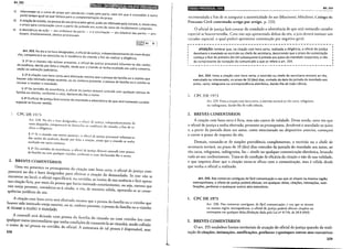 Art. 253
c)
d)
e)
Interrompe-se o curso do prazo por obstáculo criado 1
parte tempo igual ao que faltava para a complementa;ã:ad~a;~=~~aso em que é concedido à outra
: ~i:ação do Estado, na ~essoa de seu procurador-geral, pode ser efetivada pelo correio e nesse caso
a~o :ara conte~taçao corre a partir da juntada aos autos do aviso de recebiment; c~mprido. ·'
A des1stenc1a da açao - ato unilat 1 d
duzem, imediatamente, efeitos proe;eassu:i~~rte - e a conciliação - ato bilateral das partes - pro-
Art. 253. No ~ia e na hora designados, o oficial de justiça, independentemente de novo
cho, comparecera ao domicílio ou à residência do citando a fim de realizar a diligência. despa-
da a~sl:n~~aod~~~ndo n~o;stiver p~esente, o oficial de justiça procurará informar-se das razões
seção ou subseçã:j~~~ci:~i:sa Cltaçao, amda que o citando se tenha ocultado em outra comarca,
§ 2ºA citação com hora certa será efetivada me
houver sido intimado est · smo que a pessoa da família ou o vizinho que
recusar a receber o man:~~~-usente, ou se, embora presente, a pessoa da família ou o vizinho se
fam~i::~:i~~;~i:,ã;o~;o~~o:~::~:.~~;:~~~n~:~~:;i~an~%X:rá contrafé com qualquer pessoa da
esp:c~~ ~eo~~~~e~er~~:~ii~~ fará constar do mandado a advertência de que será nomeado curador
·i- CPC DE 19'73
An. 228. No dia e hon desig . 1 ,-. · I I .
d I • n.l( os, o o ICI:l t c JUsliça, indcpcndcnrcmente de
n~vo espac lO, Coinparccerá ao domicílio ou residência do cirand fi d
al1zar a diligéncia. o, a 11n e re-
§ I" Se 0
citando não estiver presente o ofici· 1 1 · · . . · · c
d . - d • . ' ·' <e JUStiÇa p10curara liHormar-se
as lazoes a ausencla, dando por feita a citaç:o . d . d
ocultado em outra comarca. . . . ' ""' a que o cnan o se tenha
~ 2; D~_certidão da ocorrência, o oficial de justiça deixará contrafé com pessoa
a amdta ou com qualquer vizinho, conf{mne o Clso, declarando-lhe o nome.
2. BREVES COMENTÁRIOS
Uma vez presentes os pressupostos da citação com hora certa o ofi.CI·at d . .
parecer' d· 1 d . • e JUStiÇa com-
a no la e lOra eslgnados para efetivar a citação do demandado S -
enco~tra~ n~ local, o ofi~ial especificará, na certidão, as razões de sua ausên~ia: ~::~ :a:r:;
s~a Clta~ao ICta, por meiO da pessoa que havia intimado anteriormente o . p
nao este)J presente, considerar-se-á citado, o réu de manei . 'l'd ' u sedp, mesmo que
quências jurídicas do ato. ' ra va 1 a, operan o-se as canse-
A citação com hora cerr ·' c · d
h
a sela ercuva a mesmo que 'I pessoa da famíll'a .. h
ouver sido int' d · · ou o v1zm o que
1ma o estep ausente, ou se, embora ) . , .
~c rccu~ar a receber o mandado. flesenre, a pessoa da famdla ou o vizinho
A contrafé será deixada com pessoa da família d . d ..
qual . d o cnan o ou com VIZmho (ou com
o no~erdout7 mterme iário ~~e tenha ~~ndições de transmiti-la ao citando), sendo colhido
e e ta pessoa na cerndao do oficial. A assinatura de tal pessoa é dispensável mas
328 '
l
lijd•lld•IQ;I•IHJ$11f,!l9lf111 Art. Z~4
recomendada a fim de se assegurar a autenticidade do aro (Marinoni; Mitidiero, Código de
Processo Civil comentado artigo por artigo, p. 232).
O oficial de justiça fará constar do mandado a advertência de que será nomeado curador
especial se houver revelia. Caso não seja apresentada defesa do réu, o juiz deverá nomear um
curador especial, o qual poderá apresentar contestação por negativa geral.
·---------------------------------------------------·
ATENÇÃO: lembrar que, na citação com hora certa, realizada a diligência, o oficial de justiça
devolverá o mandado ao escrivão ou chefe de secretaria, decorrendo que o prazo da contestação
começa a fluir do primeiro dia útil subsequente à juntada aos autos do mandado respectivo, e não
do comprovante de recepção do comunicado a que se refere o art. 254.
Art. 254. Feita a citação com hora certa, o escrivão ou chefe de secretaria enviará ao réu,
executado ou interessado, no prazo de 10 (dez) dias, contado da data da juntada do mandado aos
autos, carta, telegrama ou correspondência eletrônica, dando-lhe de tudo ciência.
L CPC DE 1973
Art. 229. Feita a citação com hora certa, o escrivão enviará ao réu cana, telegrama
ou radiograma, dando-lhe de tudo ciência.
2. BREVES COMENTÁRIOS
A citação com hora certa é ficta, mas não carece de validade. Desse modo, uma vez que
o oficial de justiça a tenha efetivado, presentes os pressupostos, devolverá o mandado ao juízo
e, a partir da juntada deste aos autos, como mencionado no dispositivo anterior, começará
a correr o prazo de resposta do réu.
Demais, tratando-se de simples providência complementar, o escrivão ou o chefe de
secretaria enviará, no prazo de 10 (dez) dias contados da juntada do mandado aos autos, ao
réu carta, telegrama, radiograma, fac- símile ou qualquer comunicação eletrônica, levando
tudo ao seu conhecimento. Trata-se de condição de eficácia da citação e não de sua validade,
o que importa dizer que a citação torna-se eficaz com a comunicação, mas é válida desde
que tenha o oficial a realizado.
Art. 255. Nas comarcas contíguas de fácil comunicação e nas que se situem na mesma região
metropolitana, o oficial de justiça poderá efetuar, em qualquer delas, citações, intimações, noti-
ficações, penhoras e quaisquer outros atos executivos.
1. CPC DE 1973
Art. 230. Nas comarcas contÍguas, de fácil comunicação, c nas que se situem
na mesma regi~o metropolitana, o oficial de justiça poderá efetuar citações ou
intimações em qualquer delas.(Redaçáo dada pela Lei n° 8.710, de 24.9.1993)
2. BREVES COMENTÁRIOS
O art. 255 estabelece limites territoriais de atuação do oficial de justiça quando da reali-
zação de citações, intimações, notificações, penhoras equaisquer outros atos executivos
329
 