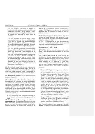 COVENIN 200 CÓDIGO ELÉCTRICO NACIONAL
(1) Los electrodos consistentes en tuberías o
conductos no serán de una sección comercial inferior a
3/4 pulgadas (19.05mm) y, si son de hierro o acero,
tendrán su superficie exterior galvanizada o revestida
de cualquier otro metal que los proteja contra la
corrosión.
(2) Los electrodos de barras de hierro o acero
tendrán como mínimo un diámetro de 5/8 pulgadas
(15,87 mm). Las barras de acero inoxidable inferiores
a 5/8 pulgadas (15,87 mm) de diámetro, las de metales
no ferrosos o sus equivalentes, deben estar aprobadas
y ser de diámetro no inferior a ½ pulgada (12,7 mm).
(3) Los electrodos se enterrarán de manera que por
lo menos 2,40 m de su longitud esté en contacto con el
suelo. Estos deben llegar a una profundidad de al
menos 2,40 m a menos que se encuentren rocas en
cuyo caso, el electrodo se enterrará en forma oblicua
con ángulo no mayor a 45° con la vertical o se
enterrará en una zanja que tenga por lo menos 80 cm
de profundidad. La parte superior del electrodo estará
al ras o bajo el nivel del suelo, a menos que el extremo
sobresalga del suelo, y la conexión del electrodo de
puesta a tierra se proteja contra daños, como se
especifica en el Artículo 250-117.
(d) Electrodos de placa. Cada electrodo de placa debe
tener una superficie útil de contacto con el suelo de al
menos 0.2 m². Los electrodos de hierro o de placa de acero
serán de un espesor mínimo de 6 mm. Los electrodos de
metales no ferrosos serán de un espesor mínimo de 1.5 mm
(e) Electrodos de aluminio. No está permitido utilizar
electrodos de aluminio.
250-84. Resistencia de los electrodos artificiales. Un
electrodo único que consista en una barra, tubo o placa y
que no tenga una resistencia a tierra de 25 ohmios como
máximo, se complementará con uno o varios electrodos
adicionales de cualquiera de los tipos especificados en los
Artículos 250-81 o 250-83, hasta cumplir con el
requerimiento de este artículo. Cuando se instalen varios
electrodos de barras, tubos o placas para cumplir los
requisitos de este artículo se deben colocar a una distancia
mínima de 1.8 m entre sí.
NOTA: La eficiencia de la instalación en paralelo de
barras de más de 2,40 m aumenta si se separan a más de
1.8 m.
250-86. Utilización de barras de puesta a tierra de
puntas pararrayos. Los bajantes de puntas pararrayos y los
tubos, barras u otros electrodos artificiales utilizados para la
puesta a tierra de los pararrayos no se usarán en lugar de los
electrodos artificiales de puesta a tierra exigidos por el
Artículo 250-83, para la puesta a tierra de las instalaciones y
equipos. Esta disposición no prohibe, la interconexión
requerida entre los electrodos de puesta a tierra de
diferentes sistemas.
NOTA 1: Para la separación de los electrodos de puesta a
tierra de las puntas pararrayos, véase la Sección 250-46.
Para la conexión de electrodos, véanse los Artículos 800-
40(d), 810-21(j) y 820-40(d).
NOTA 2: La interconexión de todos los sistemas de
electrodos separados limitará las diferencias de potencial
entre ellos y entre los sistemas correspondientes.
J. Conductores de Puesta a Tierra
250-91. Materiales. Los materiales de los conductores de
puesta a tierra se especifican en los puntos (a), (b) y (c)
siguientes:
(a) Conductor del electrodo de puesta a tierra. El
conductor del electrodo de puesta a tierra será de cobre,
aluminio o aluminio revestido de cobre. El material elegido
debe ser resistente a toda la condición de corrosión que se
pueda producir en la instalación o debe estar
adecuadamente protegido contra la corrosión. El conductor
debe ser sólido o trenzado, aislado con cubierta o desnudo y
debe ser instalado en un solo tramo continuo, sin empalmes
ni uniones.
Excepción N° 1: Se permitirán empalmes en las barras.
Excepción N° 2: Cuando una acometida está compuesta
por más de una cubierta como se permite en el Artículo
230-40, Excepción N° 2 se permitirá conectar
derivaciones al conductor del electrodo de puesta a
tierra. Cada una de tales derivaciones se instalará
hasta el interior de cada una de tales cubiertas. El
calibre del conductor del electrodo de puesta a tierra se
seleccionará de acuerdo con las indicaciones del
Artículo 250-94, pero se permitirá dimensionar
derivaciones de acuerdo con lo especificado en el
Artículo 250-94, para el conductor de mayor calibre de
los que constituyen la acometida a la correspondiente
caja o cubierta. Los conductores derivados se deben
conectar al conductor del electrodo de puesta a tierra
de tal manera que el conductor del electrodo de puesta
a tierra permanezca sin empalmes y uniones.
Excepción N° 3: Se permite empalmar el conductor del
electrodo de puesta a tierra por medio de conectores
irreversibles de presión aprobados para ese fin o
mediante un proceso de soldadura exotérmica.
(b) Tipos de conductores para la puesta a tierra de
equipos. El conductor de puesta a tierra de equipo instalado
 