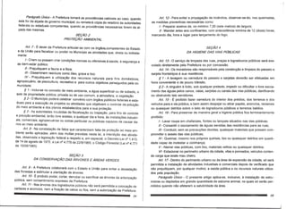 Paragrafo Unico - A Prefeitura tomara as provid~ncias cablveis ao caso, quando
este for da alcada do governo municipal, ou remetera c6pia do relat6rio as autoridades
federais ou estaduais competentes, quando as provid~ncias necessarias forem da al-
cad,~das mesmas.
SE9,402
PROTE9,40 AMBIENTAL
Art. 7- E dever da Prefeitura articular-se com os 6rg~os.competentes do Estado
e da Uni~o para fiscalizar ou proibir no Municipio as atividades que, direta ou indireta-
mente:
1- Criem au possam criar condicO~s nocivas au ofensivas a saude, a seguranr;:ae
ao bem-estar publico; ,
II - Prejudiquem a fauna e a flora;
III - Disseminem reslduos como 6leo, graxa e Iixo;
IV - Prejudiquem a utilizar;:~o dos recursos naturais para fins domesticos,
agropecuario, de piscicultura, recreativo e para outros objetivos perseguidos peJaco-
munidade.
§ 1- Inclui-se no conceito de meio ambiente, a agua superficial ou de subsolo, 0
solo de propriedade pUblica, privada au de uso comum, a atmosfera, a vegetar;:ao.
§2- 0 Municipio podera celebrar convenio com 6rgaos publicos federais e esta-
duais para a ~xecur;:aode projetos ou atividades que objetivem 0 contrale da poluir;:ao
do melo amblente e dos pianos estabelecidos para a sua prater;:ao.
§3 - As autoridades incubidas da fiscalizaCao ou insper;:ao, para fins de controle
e po1uiCaoambiental, terao livre acesso, a qualquer dia e hora, as instalac6es industri-
ais, comerciais, agropecuarias ou outras particular ou pUblicas capazes de causar da-
nos ao meio ambiente,
Art. 8-Na constatayao de fatos que caracterizem fa/ta de pratey80 ao meio am-
biente serao aplicadas, alem das multas previstas nesta lei, a interdiyao das ativida-
des, observada a legislayao federal a respeito e, em especial, 0 Decreto-Lei nO1.413,
de 14 de agosto de 1975, a Lei n° 4,778 de 22/9/1965,0 C6digo Florestal (Lei nO4.771
de 15/09/1965)
SE9,403
DA CONSERVA9,40 OAS ARVORES E AREAS VERDES
Art. 9 - A Prefeitura colaborara com 0 Estado e Uniao para evitar a devastar;:8o
das florestas e estimular a plantayao de arvores.
Art. 10 - E proibido podar, cortar, derrubar ou sacrificar as arvores da arborizay80
pUblica, sem consentimento expresso da Prefeitura.
Art. 11 - Nas arvores dos logradouros publicos nao sera permitida a colocar;:8ode
cartazes e anuncios, nem a fixac~o de cabos ou fios, sem a autorizaCao da Prefeitura.
04
Art. 12- Para evitar a propagayao de incendios, observar-se-ao, nas queimadas,
as medidas preventivas necessarias como:
1- Preparar aceiras de, no mlnimo 7,00 (sete metros) de largura;
II- Mandar aviso aos confinantes, com antecedencia minima de 12 (doze) horas,
marcando dia, hora e lugar para lancamento do fogo.
SE9,404
DA HIGIENE DAS VIAS PUBLICAS
Art. 13- 0 servico de limpeza das ruas, pracas e logradouros publicos sera exe-
cutado diretamente pela Prefeitura ou por concessi:io.
Art. 14 - Os moradores sac responsaveis pela construcao e limpeza do passeio e
sarjeta fronteiricos a sua residencia.
§ 1- A lavagem ou varredura do passeio e sarjetas deverao ser efetuadas em
hora conveniente e de pouco transito.
§2- A ninguem e Hcito, sob qualquer pretexto, impedir ou dificultar 0 livre escoa-
mento das aguas pelos canos, valas, sarjetas ,ou canais das vias pUblicas, danificando
ou obstruindo tais servidores.
Art. 15 - E proibido tazer varredura do interior dos predios, dos terrenos e dos
velculos para a via publica, e bem assim despejar ou atirar papeis, anuncios, reclames
ou quaisquer detritos sobre 0 leito de logradouros pUblicos e terrenos baldios.
Art. 16- Para preservar de maneira geral a higiene pUblica fica terminantemente
proibido:
1- Lavar roupa em chatarizes, fontes ou tanques situados nas vias publicas;
II - Consentir 0 escoamento de aguas servidas das residencias para as ruas;
/II - Conduzir, sem as precauc;Oesdevidas, quaisquer materiais que possam com-
prometer 0 asseio das vias publicas;
IV - Queimar, mesmo nos pr6prios quintais,lixo ou quaisquer detritos em quanti-
dade capaz de molestar a vizinhanc;a;
V - Aterrar vias pUblicas, com Iixo, materiais velhos ou quaisquer detritos;
VI - Estacionar no perl metro urbano da cidade, vilas e povoados, veiculos conten-
do carga que exale mau cheiro.
Art. 17- Dentro do perimento urbano ou da area de expansi:io da cidade, s6 sera
permitida a instalac;ao de atividades industriais e comerciais depois de verificado que
nao prejudiquem, por qualquer motivo, a saude publica e os recursos naturais utiliza-
dos pela populacao.
Paragrafo Unico - 0 presente artigo aplica-se, inclusive, a instalacao de estru-
meiras ou dep6sitos em grande quantidade de estrume animal, os quais s6 serao per-
-mitidos quando nao afetarem a salubridade da area.
 
