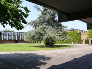 John Cole Director of the Health Estates Investment Group NI and  Richard Murphy OBE Director, Richard Murphy Architects Reducing Acute Admissions to Mental Health Facilities: the Role of the Built Environment