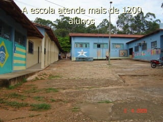A escola atende mais de 1200 alunos 