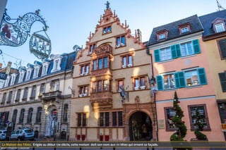 La Maison des Têtes. Érigée au début 17e siècle, cette maison doit son nom aux 111 têtes qui ornent sa façade.
 