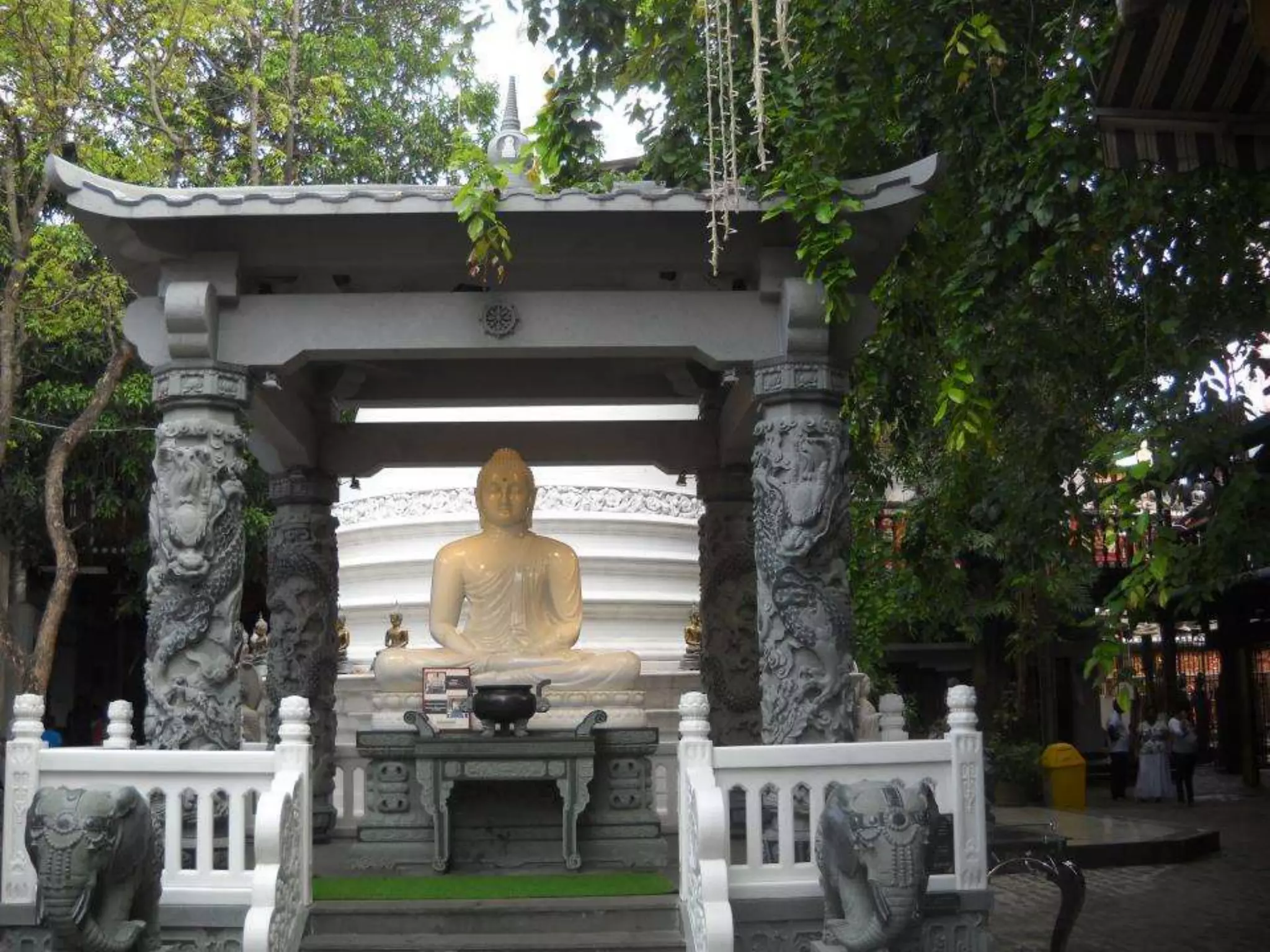 Gangaramaya Buddhist temple