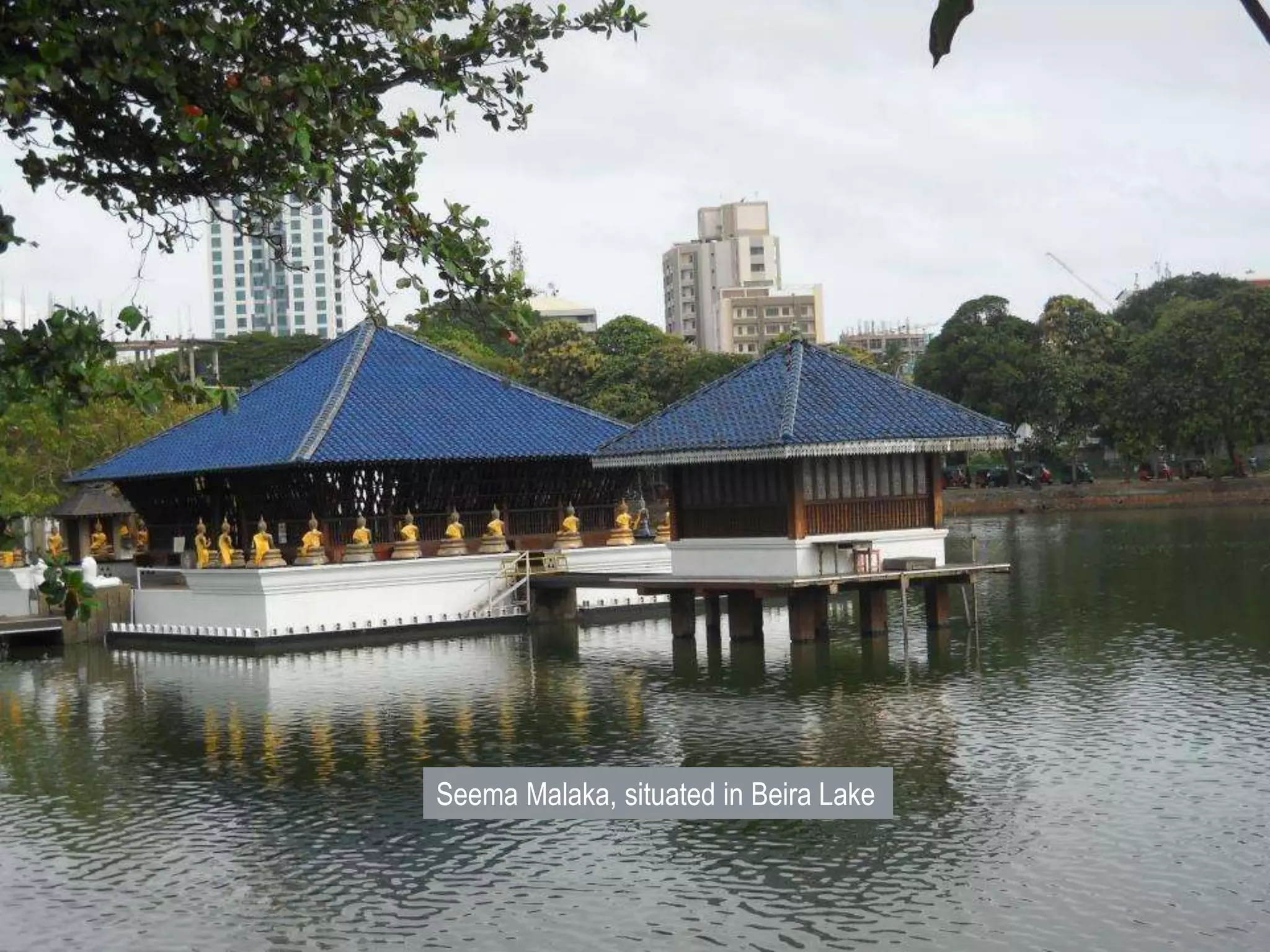 Seema Malaka, situated in Beira Lake