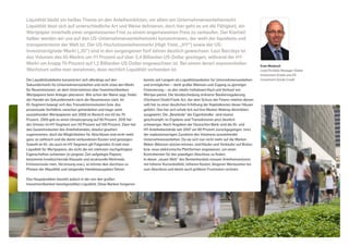 Liquidität bleibt ein heißes Thema an den Anleihemärkten, vor allem am Unternehmensanleihemarkt.
Liquidität lässt sich auf unterschiedliche Art und Weise definieren, doch hier geht es um die Fähigkeit, ein
Wertpapier innerhalb einer angemessenen Frist zu einem angemessenen Preis zu verkaufen. Der Klarheit
halber werden wir uns auf den US-Unternehmensanleihemarkt konzentrieren, der wohl der liquideste und
transparenteste der Welt ist. Der US-Hochzinsanleihenmarkt (High Yield, „HY“) sowie der US-
Investmentgrade-Markt („IG“) sind in den vergangenen fünf Jahren deutlich gewachsen. Laut Barclays ist
das Volumen des IG-Markts um 111 Prozent auf über 5,4 Billiarden US-Dollar gestiegen, während der HY-
Markt um knapp 70 Prozent auf 1,2 Billiarden US-Dollar angewachsen ist. Bei einem derart exponentiellen
Wachstum sollte man annehmen, dass reichlich Liquidität vorhanden ist.
Die Liquiditätsdebatte konzentriert sich allerdings auf den
Sekundärmarkt für Unternehmensanleihen und nicht etwa den Markt
für Neuemissionen, an dem Unternehmen über Investmentbanken
Wertpapiere beim Anleger platzieren. Wie schon der Name sagt, findet
der Handel am Sekundärmarkt nach der Neuemission statt. Im
IG-Segment bewegt sich das Transaktionsvolumen bzw. das
prozentuale Verhältnis zwischen gehandelten und insgesamt
ausstehenden Wertpapieren seit 2008 im Bereich von 65 bis 70
Prozent. 2009 gab es einen Umsatzsprung auf 90 Prozent. 2010 fiel
der Umsatz im HY-Segment von 110 Prozent auf 100 Prozent. Zwar hat
das Gesamtvolumen des Anleihehandels, absolut gesehen,
zugenommen, doch die Möglichkeiten für Abschlüsse sind nicht mehr
ganz so zahlreich und die damit verbundenen Kosten sind gestiegen.
Sowohl im IG- als auch im HY-Segment gilt Folgendes: Erzielt man
Liquidität für Wertpapiere, die nicht die am stärksten nachgefragten
Eigenschaften aufweisen (in jüngster Zeit aufgelegte Papiere,
bestimmte kreditsichernde Klauseln und strukturelle Merkmale,
Emissionsvolumen, Verzinsung usw.), so könnte dies durchaus zu
Phasen der Illiquidität und steigender Handelsausgaben führen.
Das Hauptproblem besteht jedoch in der von den großen
Investmentbanken bereitgestellten Liquidität. Diese Banken fungieren
bereits seit Langem als Liquiditätsanbieter für Unternehmensanleihen
und ermöglichen – dank großer Bilanzen und Zugang zu günstiger
Finanzierung – so den relativ mühelosen Kauf und Verkauf von
Wertpapieren. Die Verabschiedung strikterer Bankenregulierung
(Stichwort Dodd-Frank Act, der dem Schutz der Finanzmärkte dienen
soll) hat zu einer deutlichen Erhöhung der Kapitalkosten dieser Häuser
geführt. Das hat sich erheblich auf ihre Market-Making-Aktivitäten
ausgewirkt. Die „Bestände“ der Eigenhändler sind massiv
geschrumpft; im Ergebnis sind Transaktionen jetzt deutlich
schwieriger. Nach Angaben der Deutschen Bank sind die IG- und
HY-Anleihebestände seit 2007 um 80 Prozent zurückgegangen, trotz
der explosionsartigen Zunahme des Volumens ausstehender
Unternehmensanleihen. Da sie sich nun nicht mehr auf die Market-
Maker-Bilanzen stützen können, sind Käufer und Verkäufer auf Broker
bzw. neue elektronische Plattformen angewiesen, um einen
Kontrahenten für den jeweiligen Abschluss zu finden.
In dieser „neuen Welt“ des Rentenhandels müssen Anleiheinvestoren
mit höherer Kursvolatilität, höheren Kosten, längeren Wartezeiten bis
zum Abschluss und damit auch größerer Frustration rechnen.
Evan Moskovit
Lead Portfolio Manager Global
Investment Grade und US
Investment Grade Credit
 