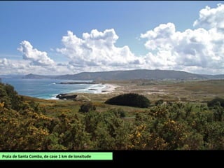 Praia de Santa Comba, de case 1 km de lonxitude
 