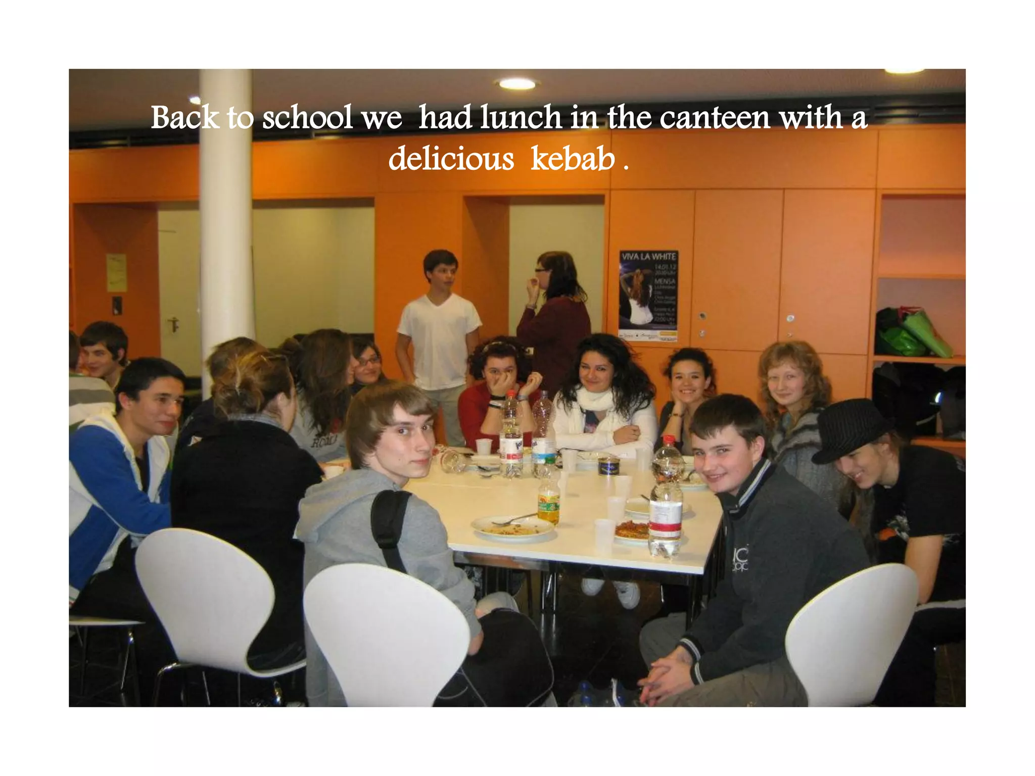 Back to school we had lunch in the canteen with a
                delicious kebab .
 